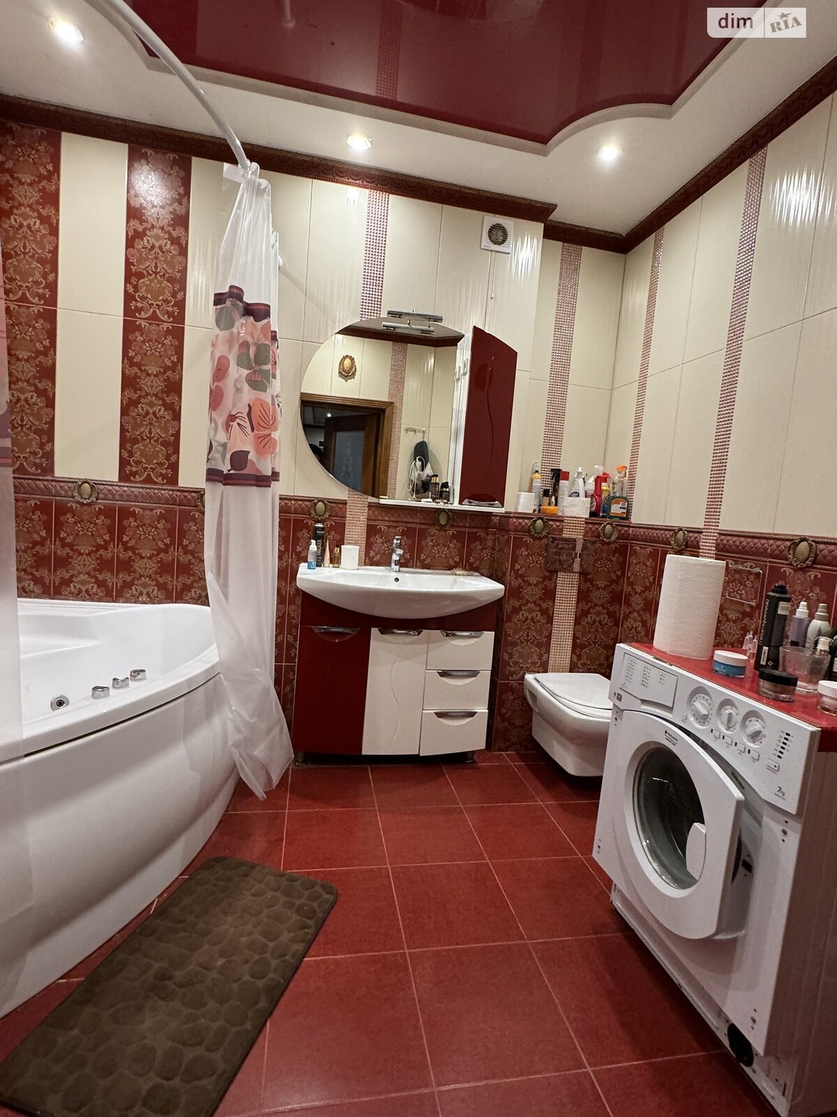Spacious 3-room apartment in Sakura residential complex with closed yard