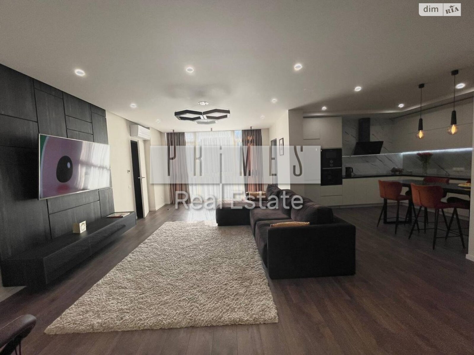 Modern Designer 2-Bedroom Apartment in Central Kyiv