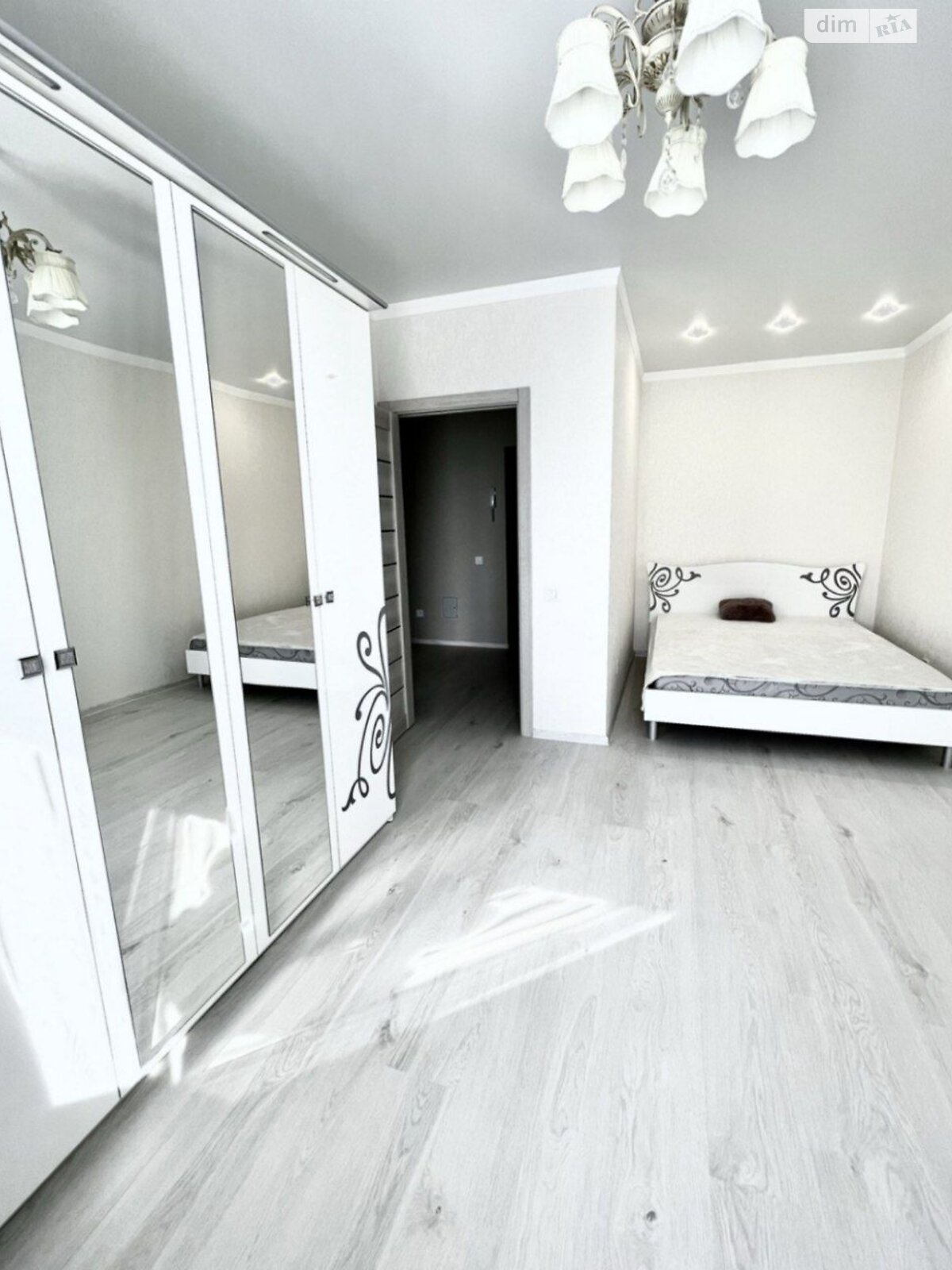 1-bedroom apartment in Akademichesky microdistrict with modern design