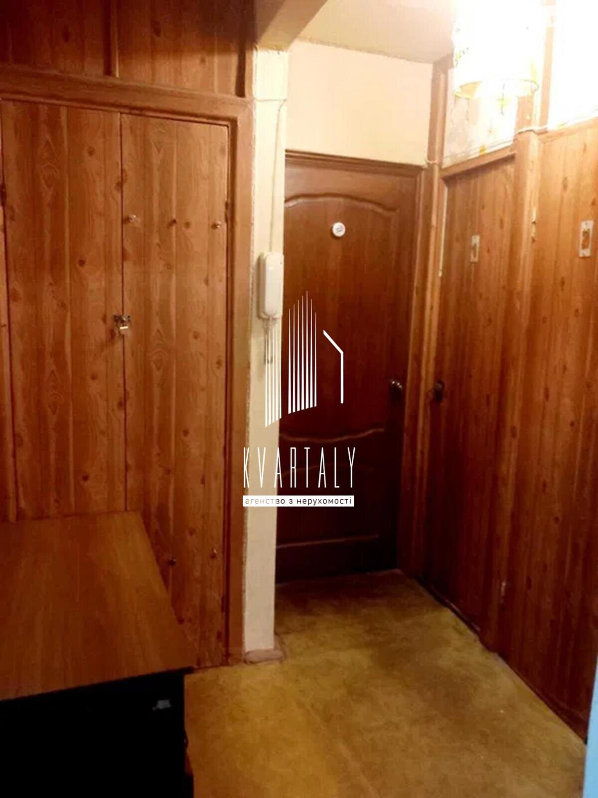 2-Room Apartment near Verkhovna Rada Boulevard with Excellent Infrastructure