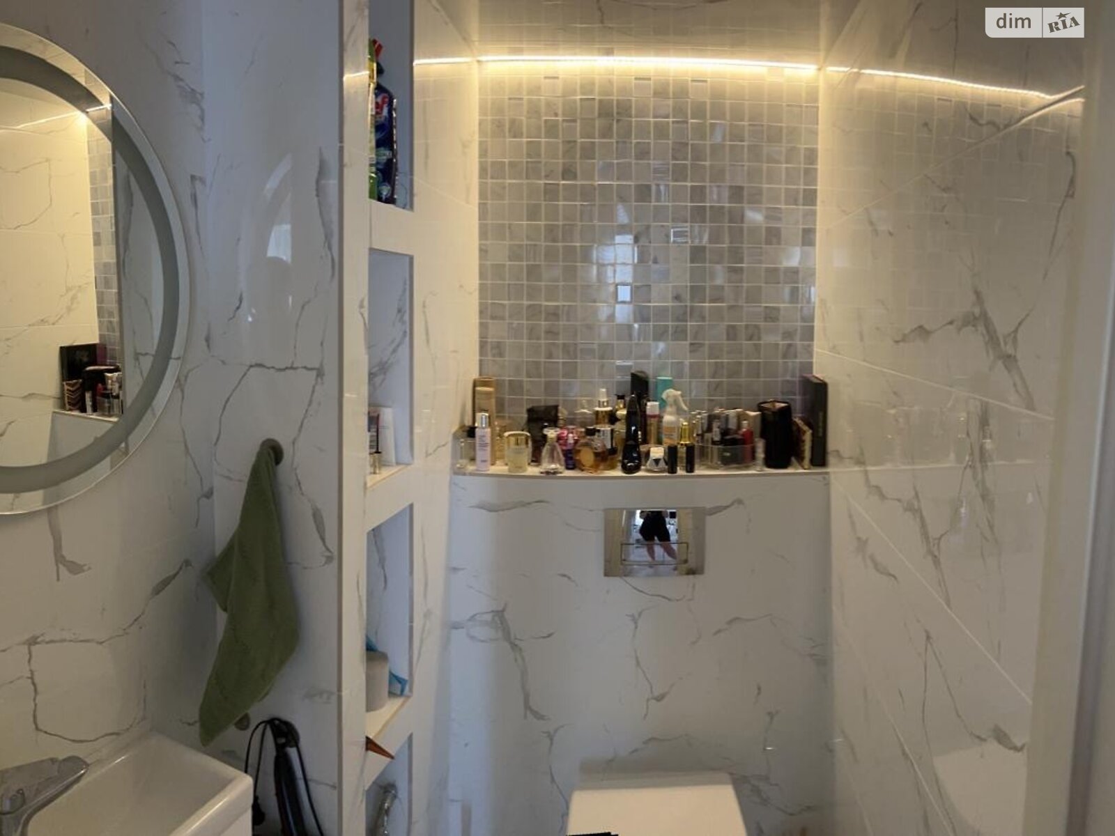 Excellent apartment in a new complex near the park with superb renovation