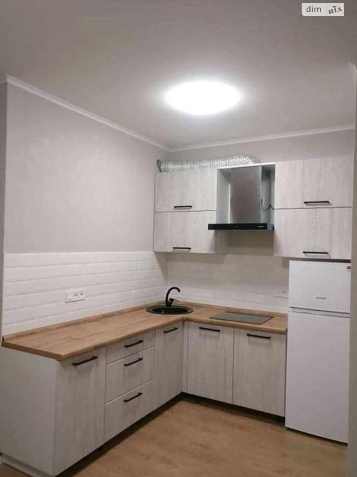Stylish Apartment with Full Furnishing near Vasylkivska Station