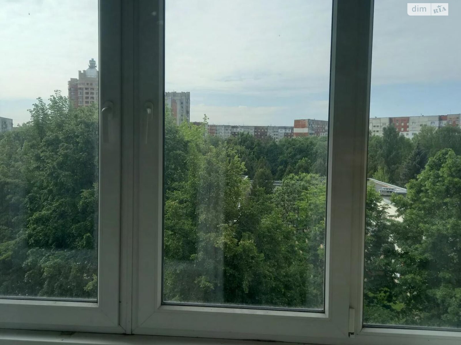 2-room apartment in Sykhiv with isolated rooms and glazed balcony