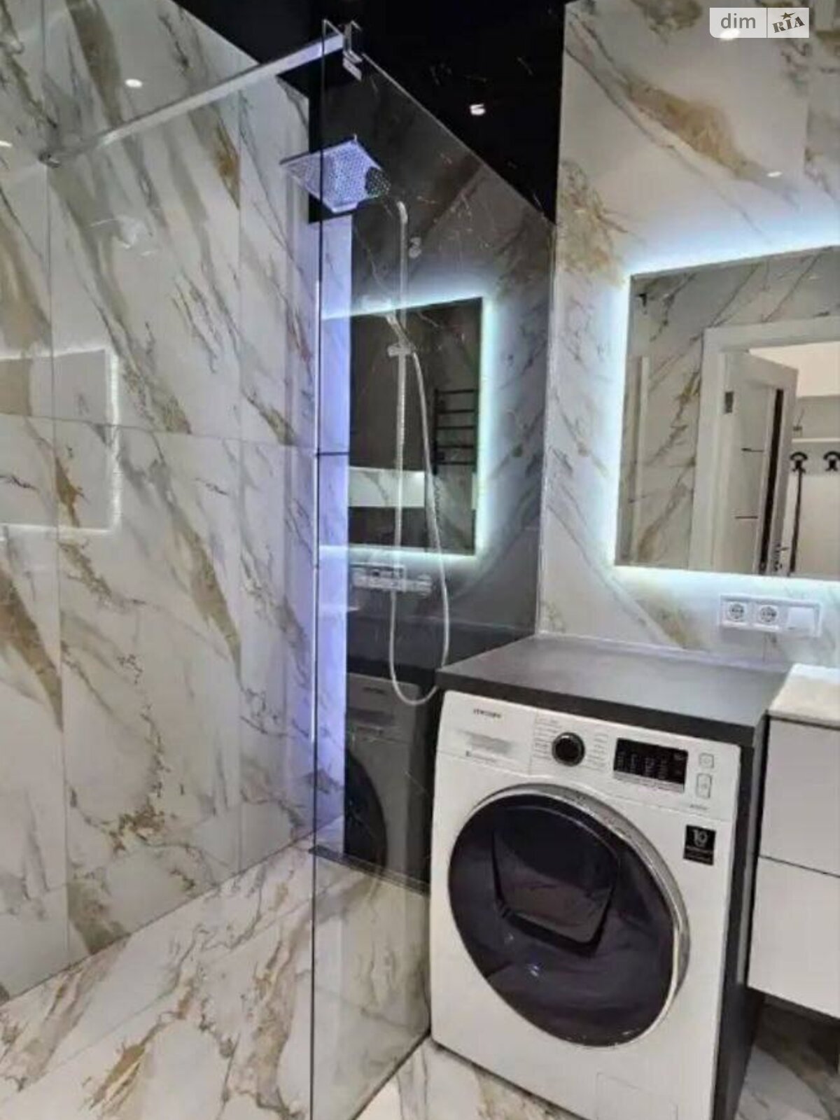 2-Room Business Class Apartment in 5 Continents Complex