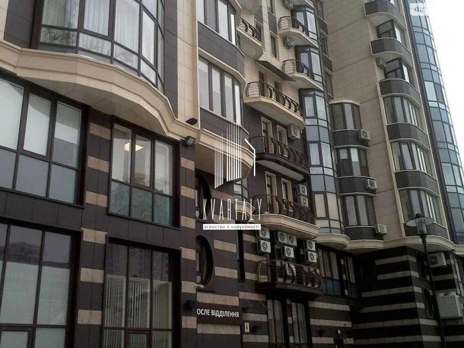 Stylish 2-Room Apartment with Venetian-Inspired Interior in Central Location