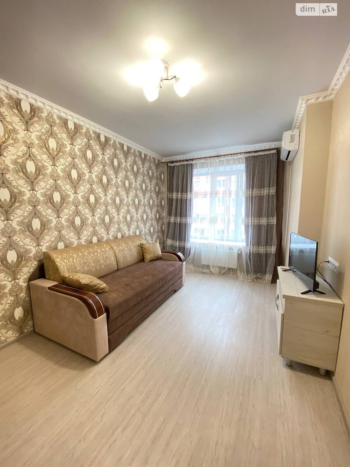 Cozy 1-bedroom apartment in Petrovskiy Quarter, Sofievska Borshchagivka