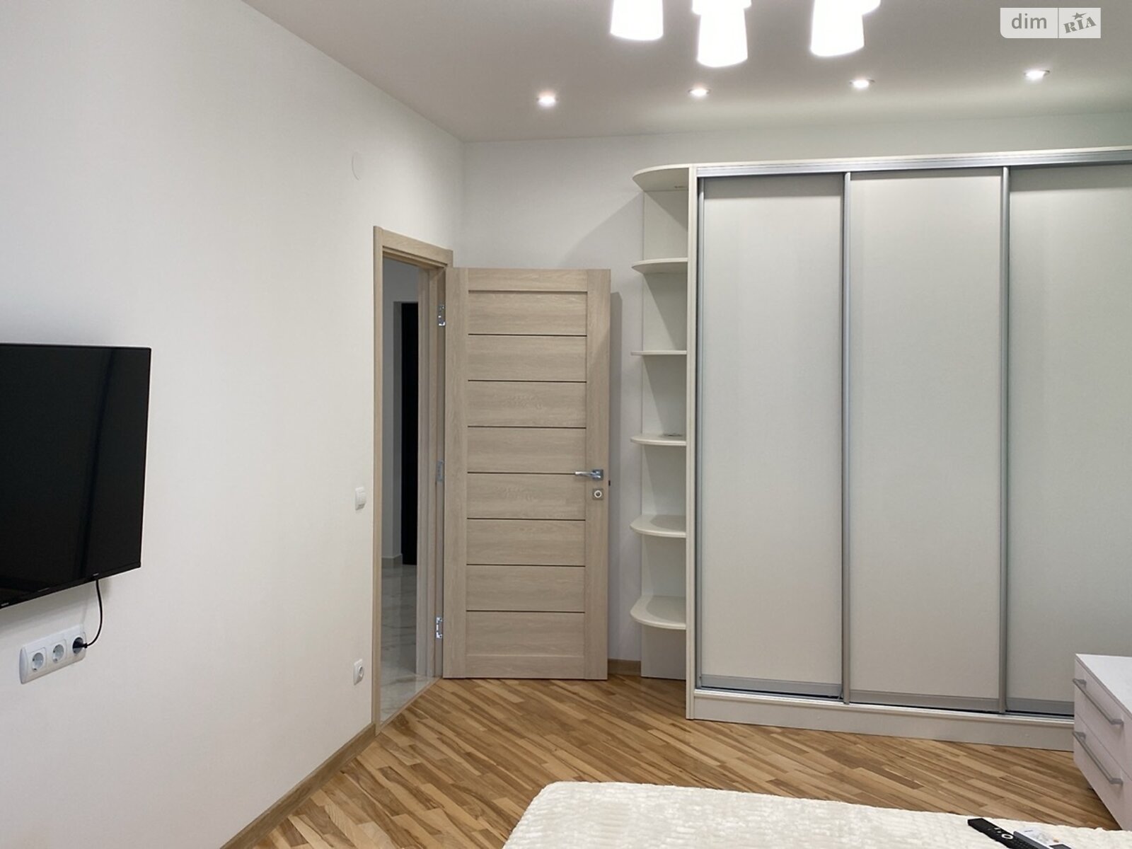1-bedroom apartment in new building with modern euro renovation