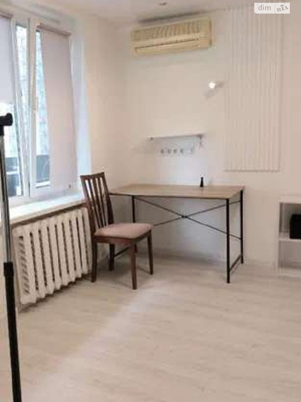 One-bedroom apartment recently renovated near public transport
