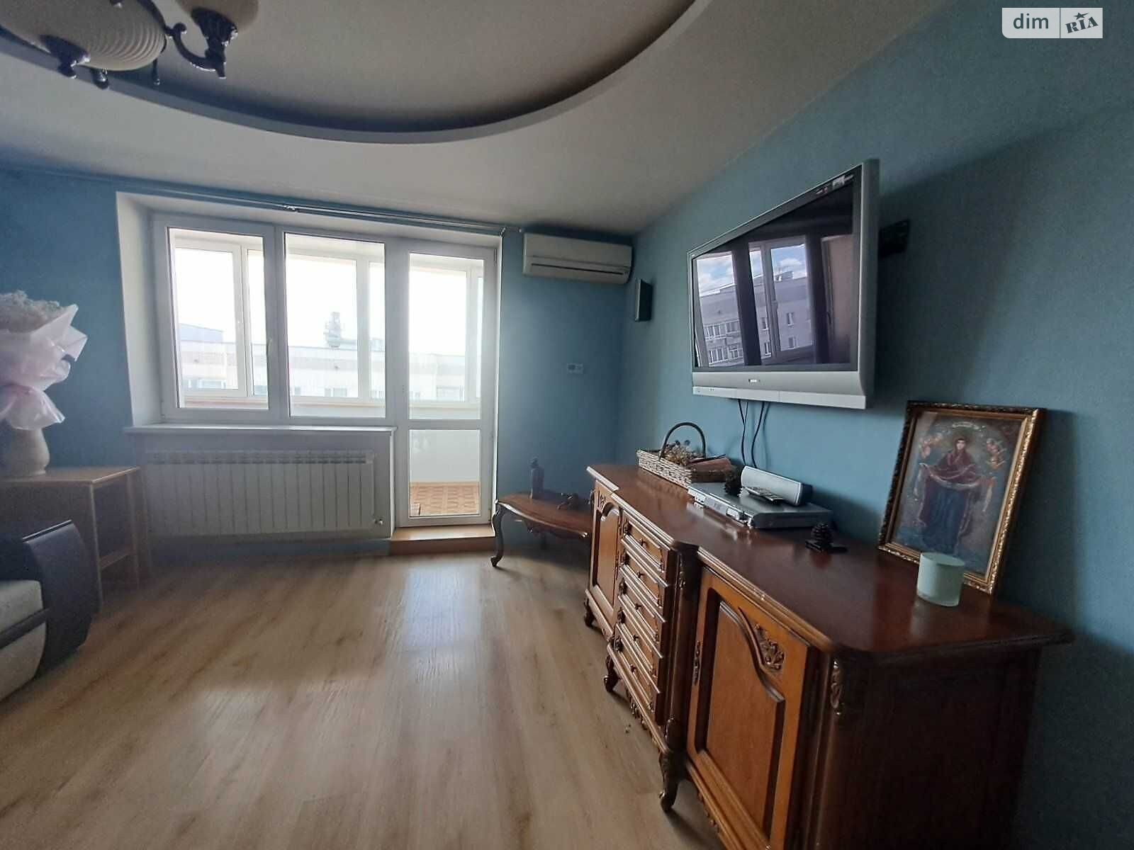 2-Room Apartment near Vokzalna Metro Station in Dnipro