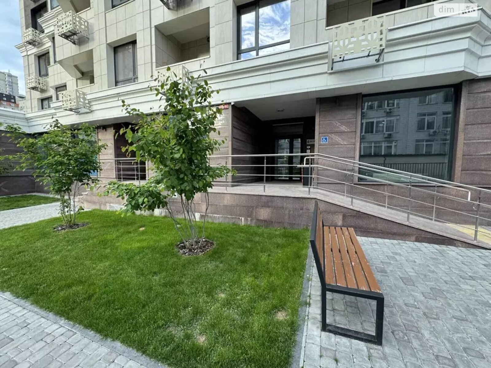 Comfortable 1-bedroom apartment in city center, Zolotoustovska Street 25