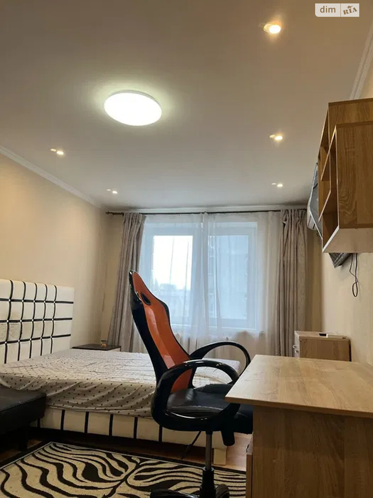 2-Room Apartment on Viktor Yarmola Street, 9th Floor