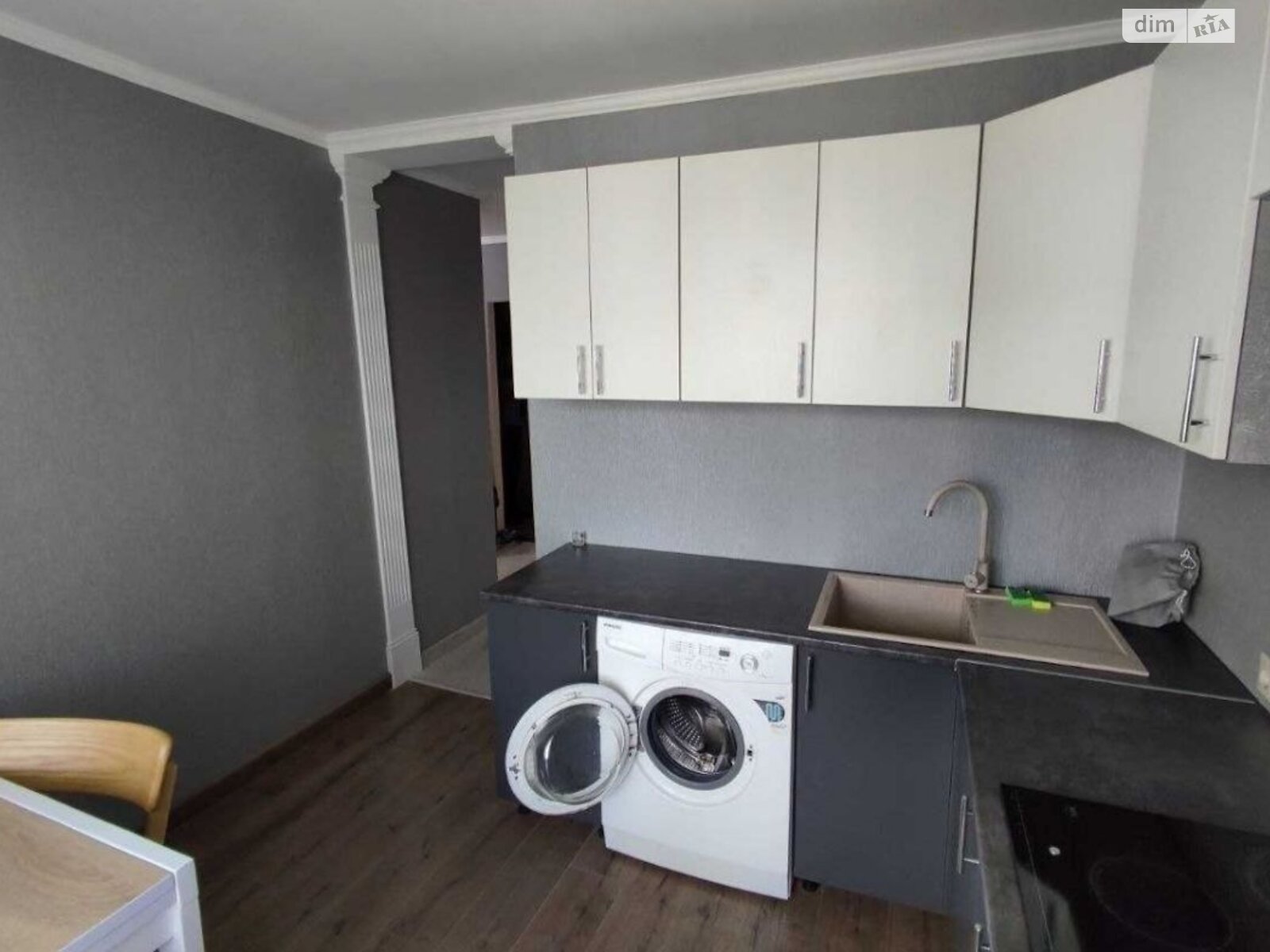 Bright two-room apartment with classic layout, balcony, and quality renovation