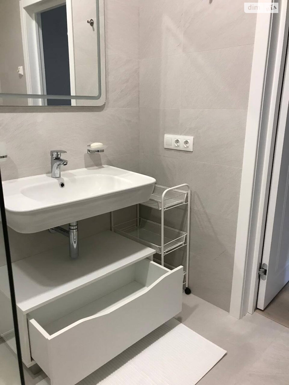 1-bedroom apartment in Novopecherski Lipki residential complex with designer renovation