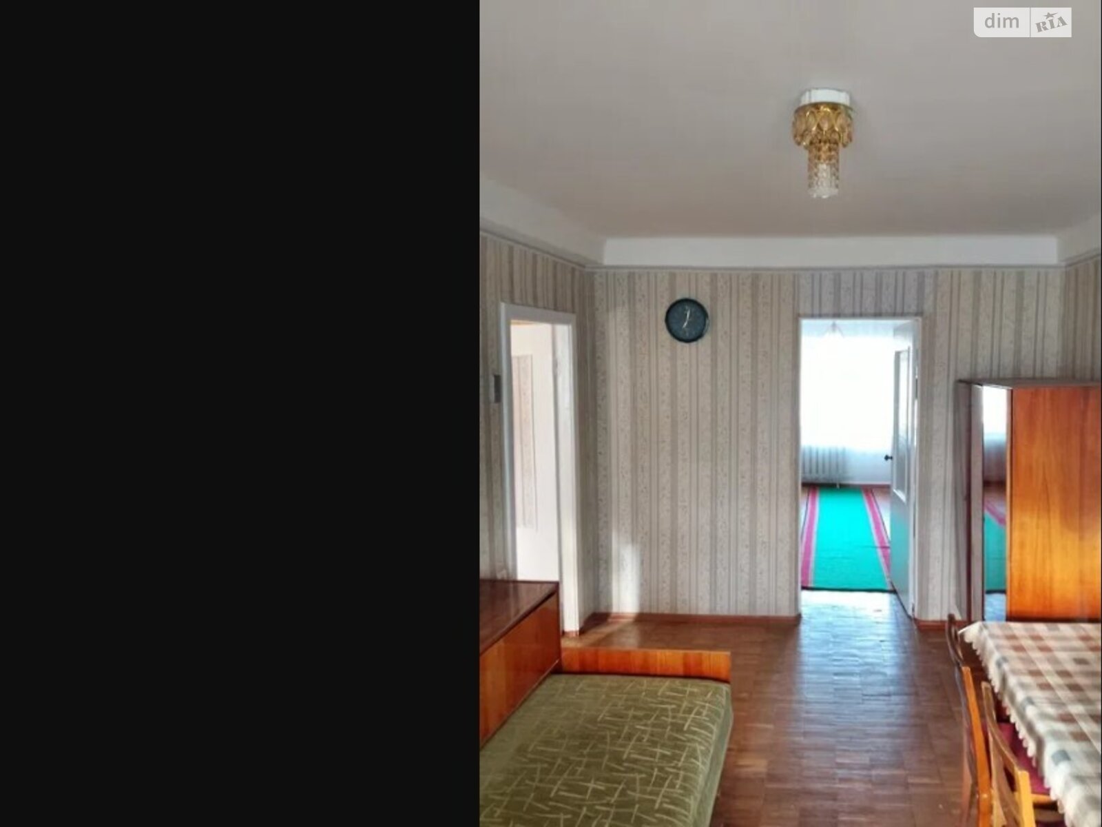 2-Room Apartment near Darnytsia Metro with Balcony
