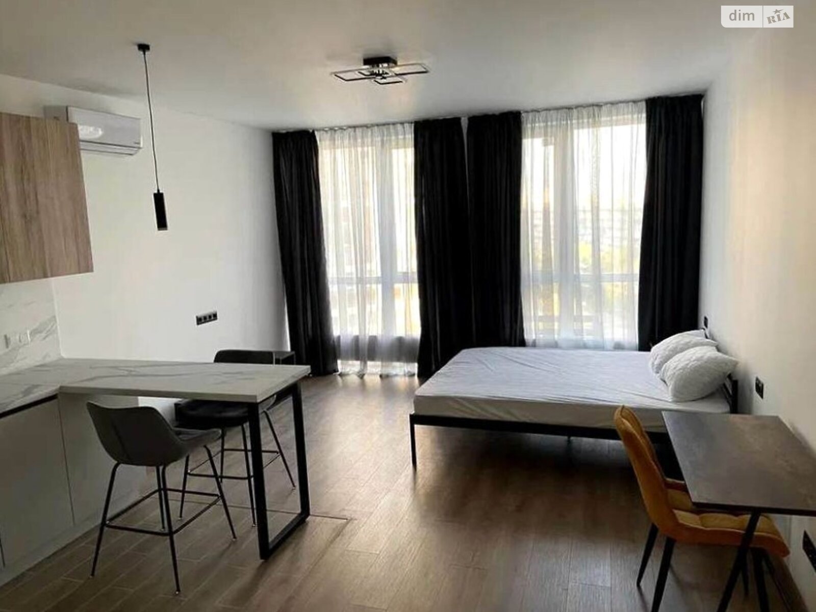 Fully Renovated Studio Apartment with Modern Amenities
