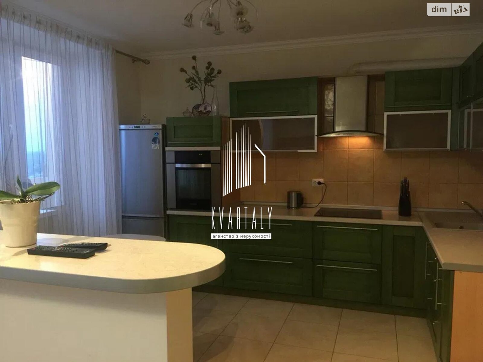 2-Room Studio Apartment on Yuriy Lytvytskyi Street