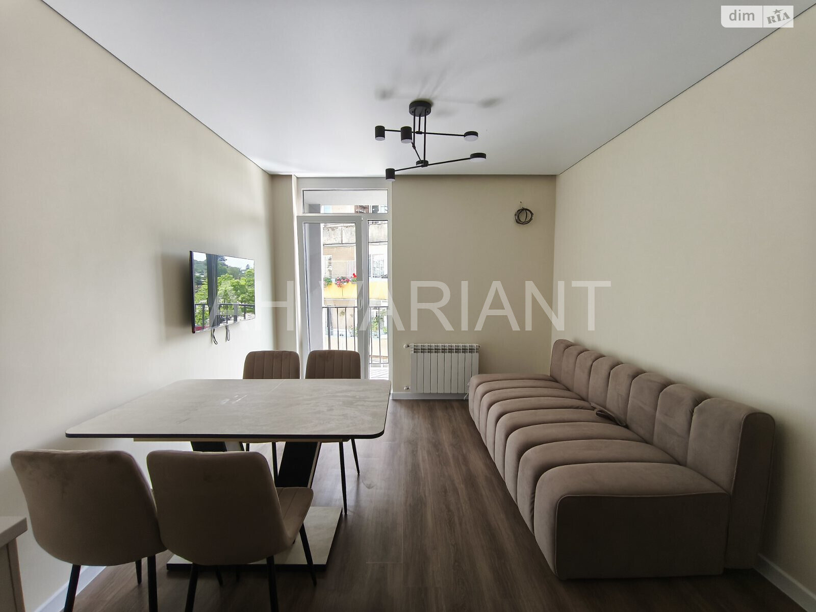 Stylish 1-bedroom apartment in Uzhhorod with modern renovation