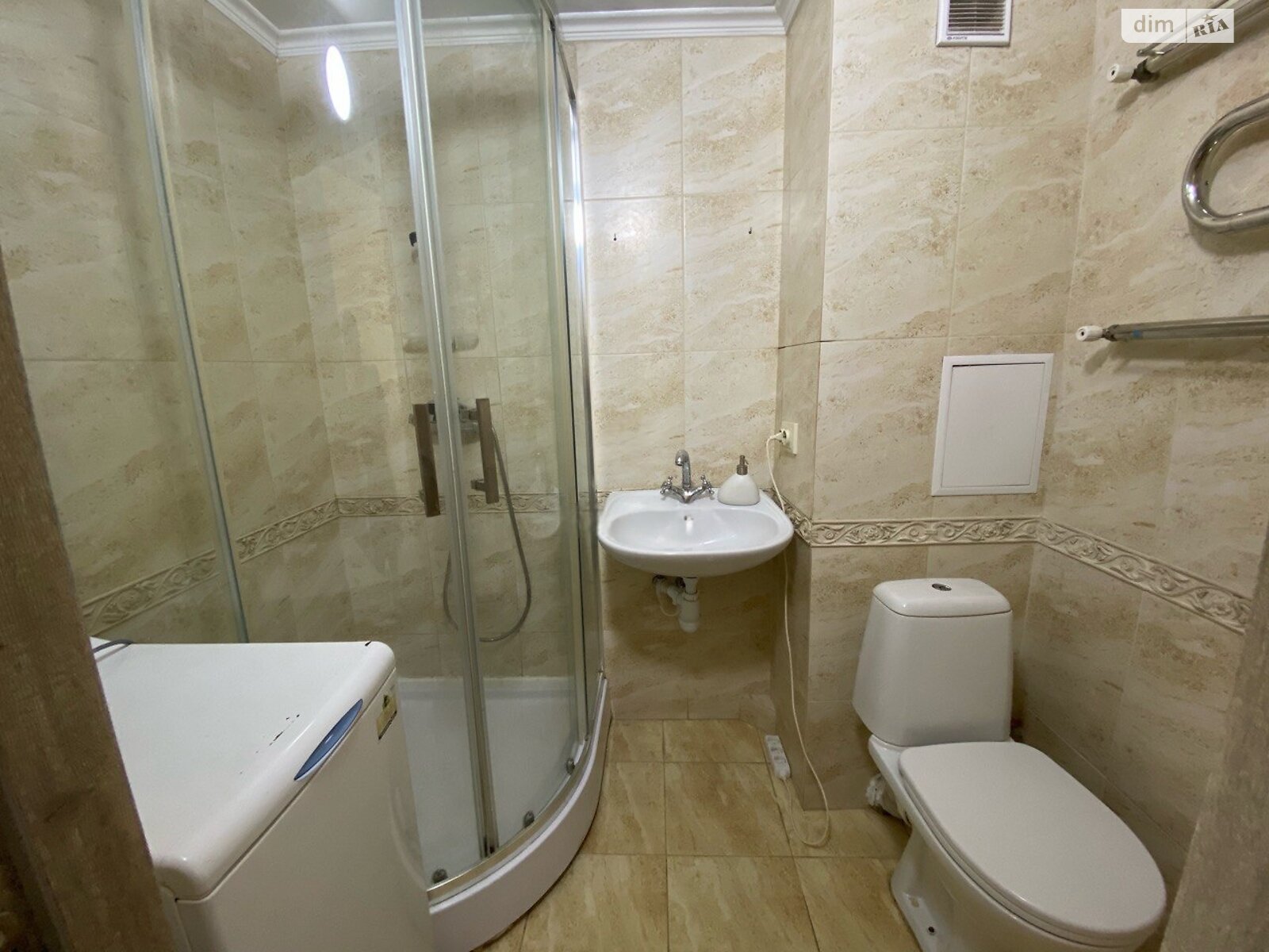 3-Room Apartment in Prestigious Kyiv Center near Botanical Garden