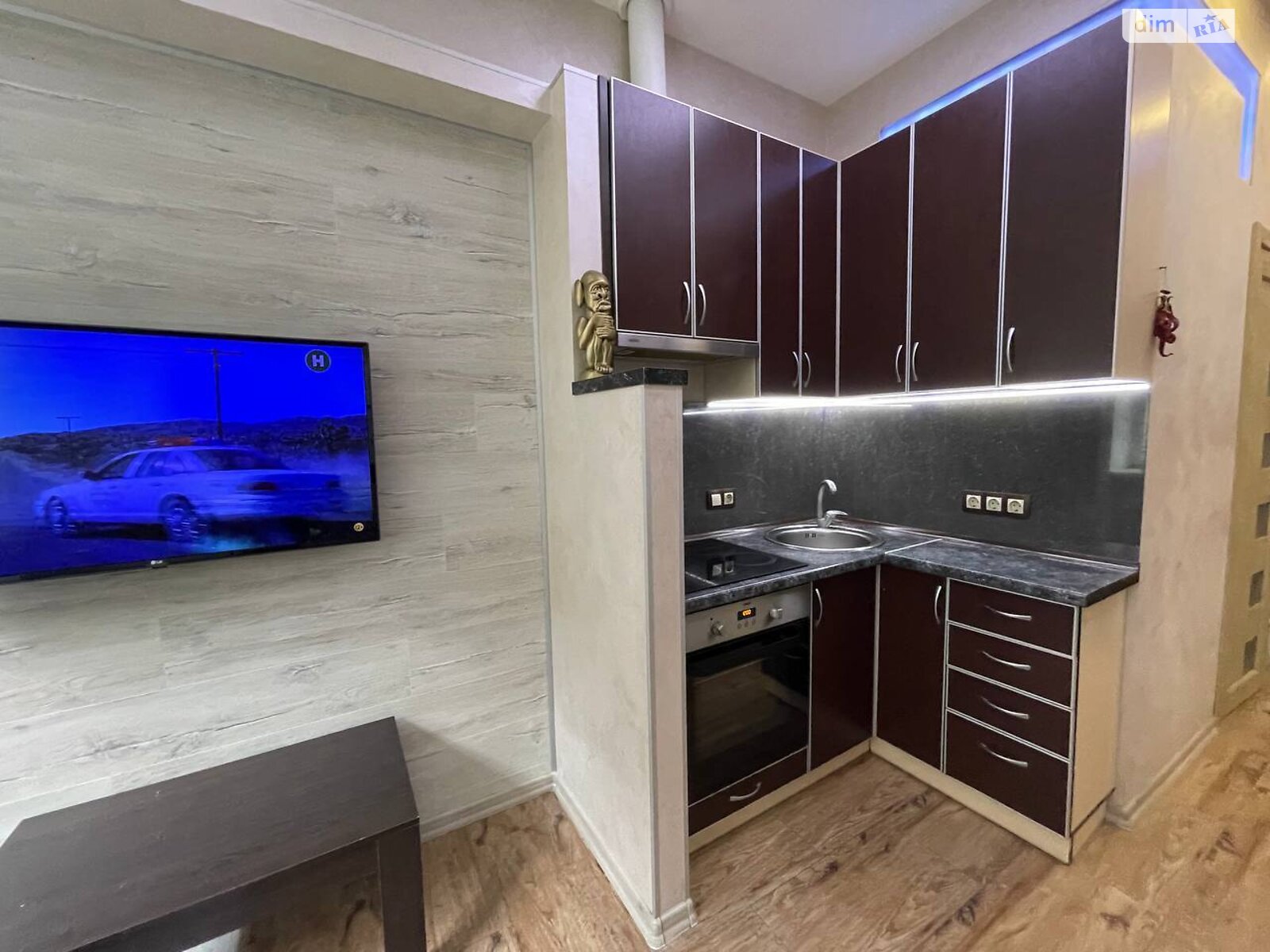 Studio apartment on 1st floor with built-in wardrobe and full furnishings