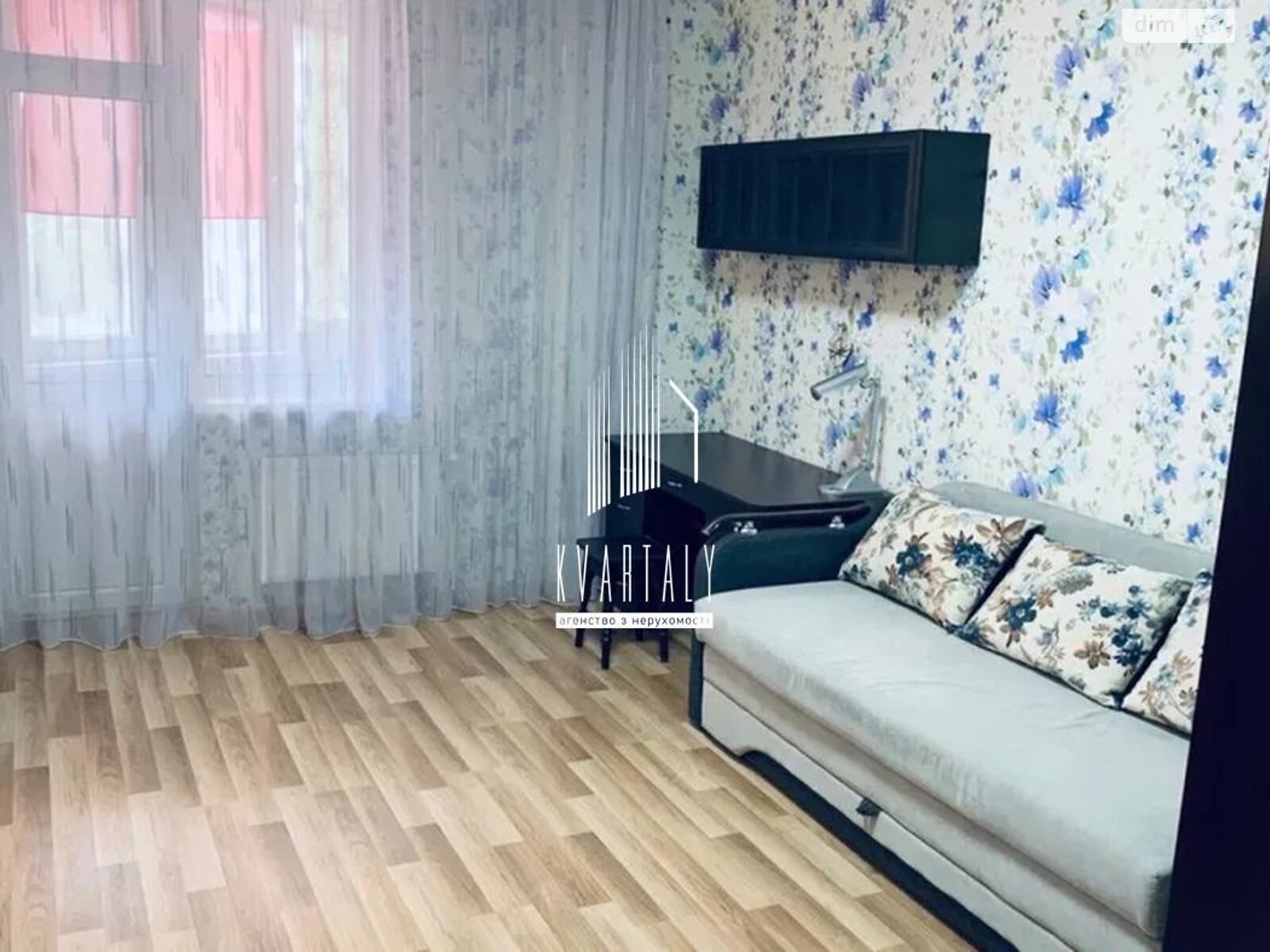 2-Room Apartment on Oleny Pchilky Street, 8th Floor, Well-Equipped