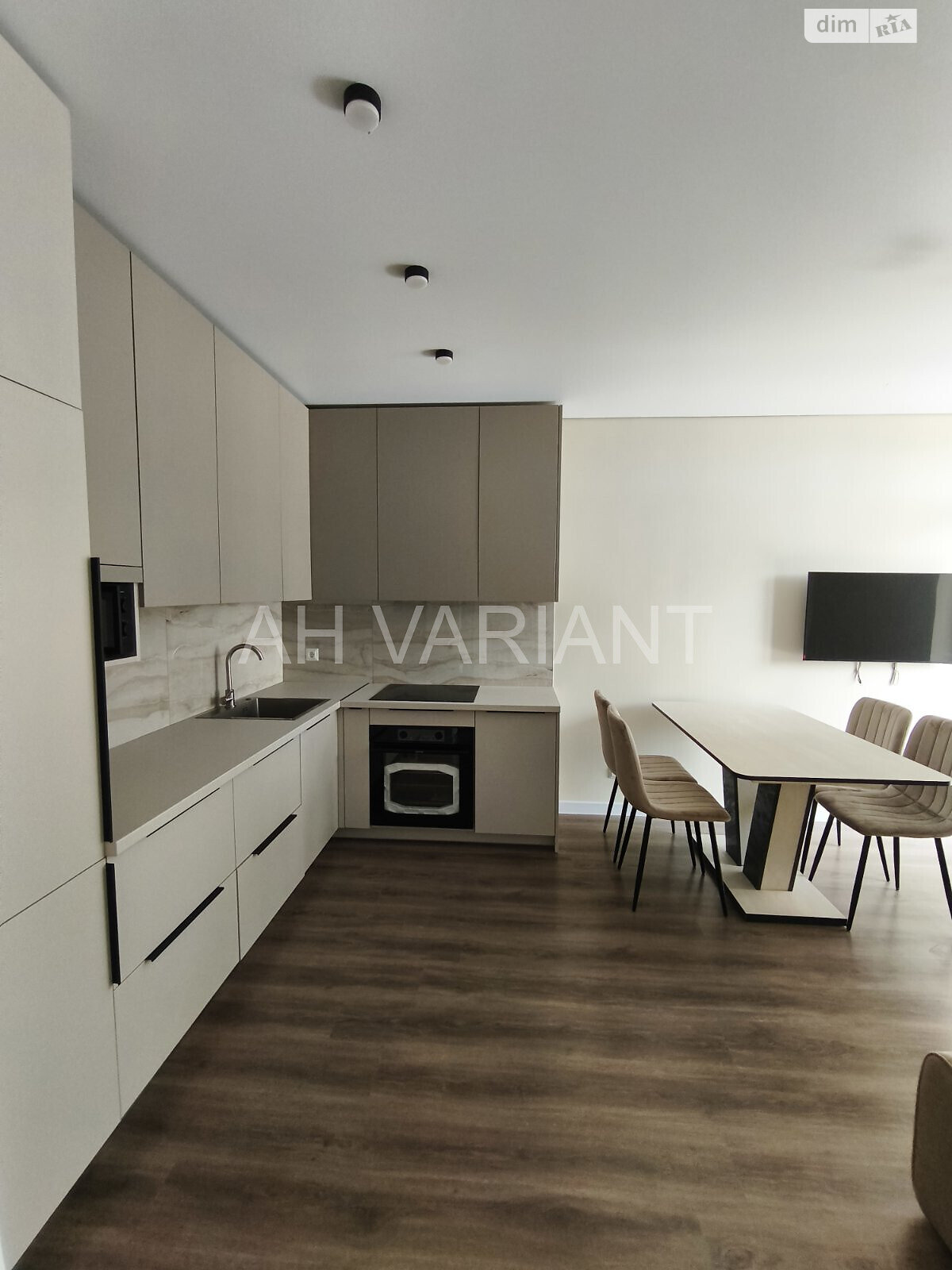 Stylish 1-bedroom apartment in Uzhhorod with modern renovation