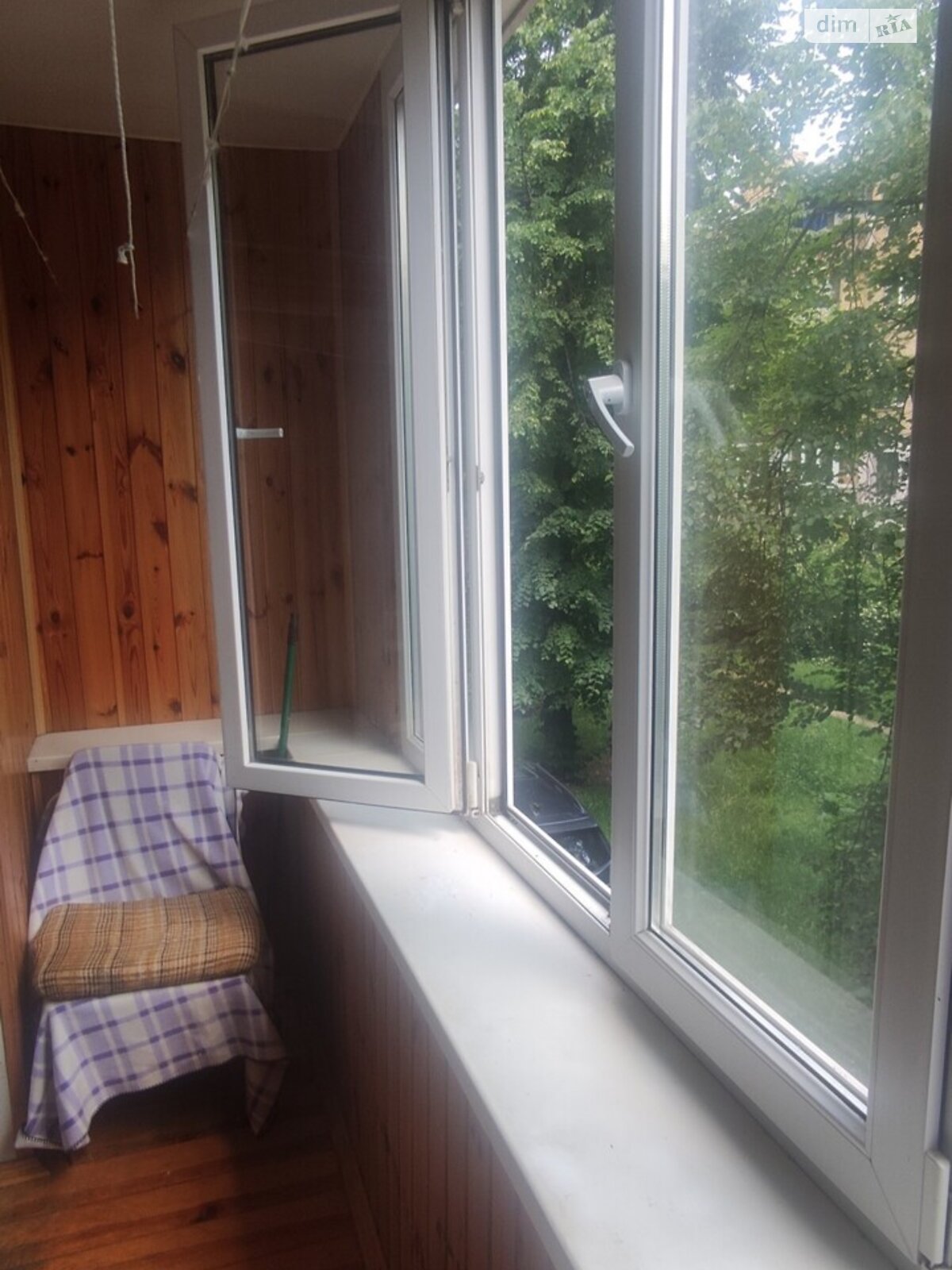 2-Room Apartment near Sevastopolska Square, Quiet Green Area
