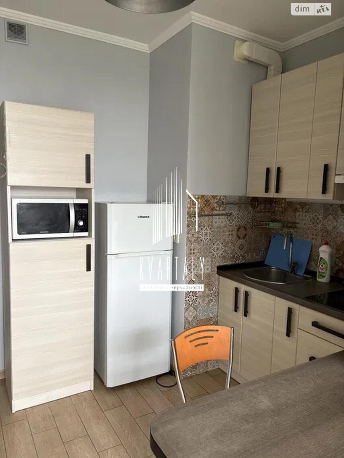 1-bedroom apartment on Akhmatova Anna Street, 7th floor, well-equipped