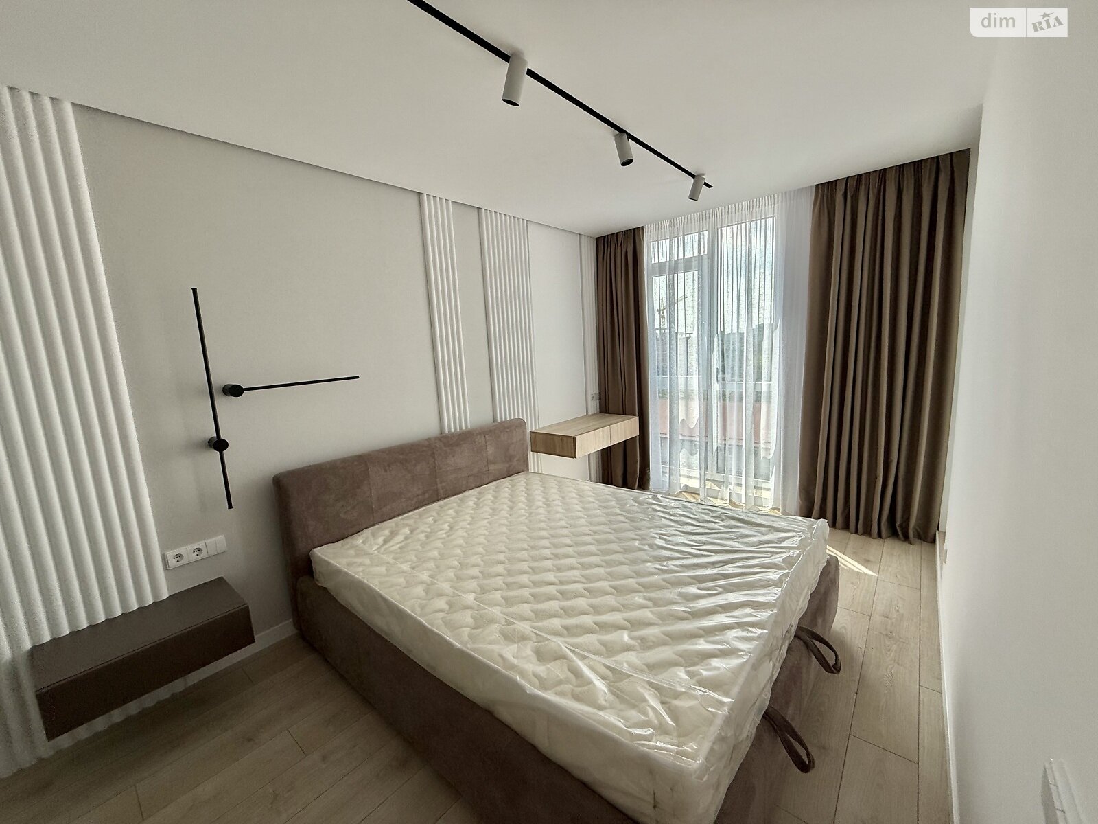 1-bedroom apartment with designer renovation on Green Street