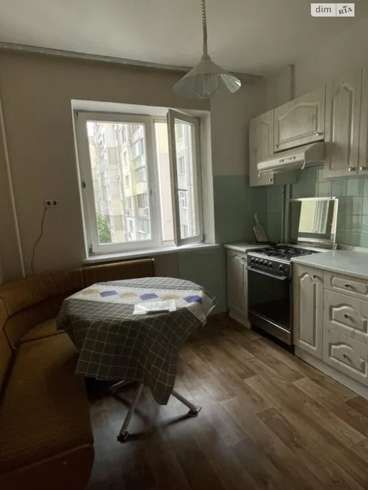 Comfortable Apartment with Separate Bathroom, Washing Machine, and Hot Water