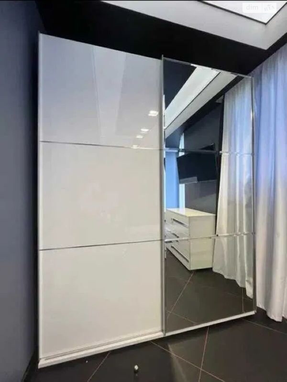 Luxury 3-Room Apartment in City Center with Dnipro River View