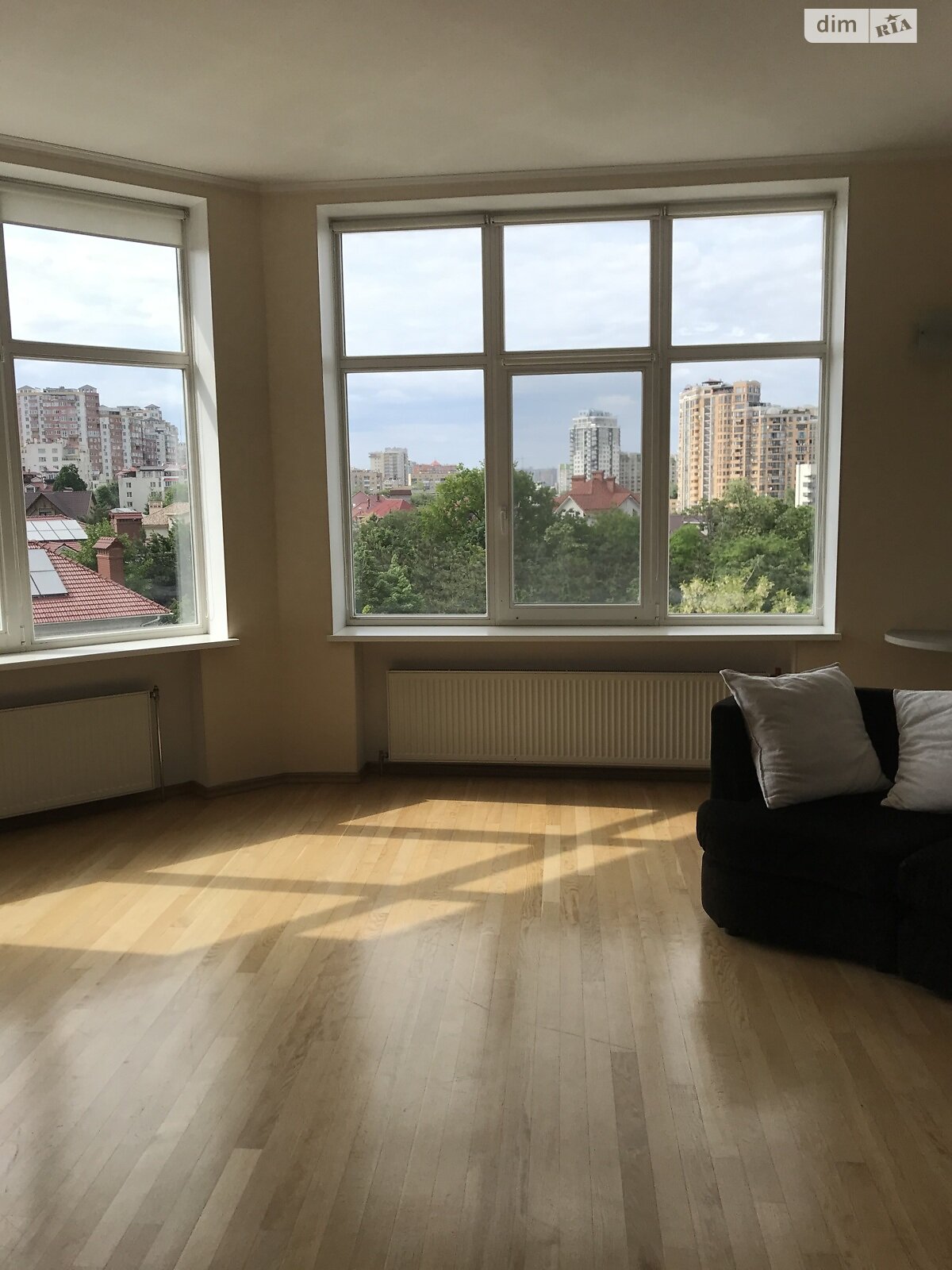 Spacious Bright Apartment with Panoramic City Views