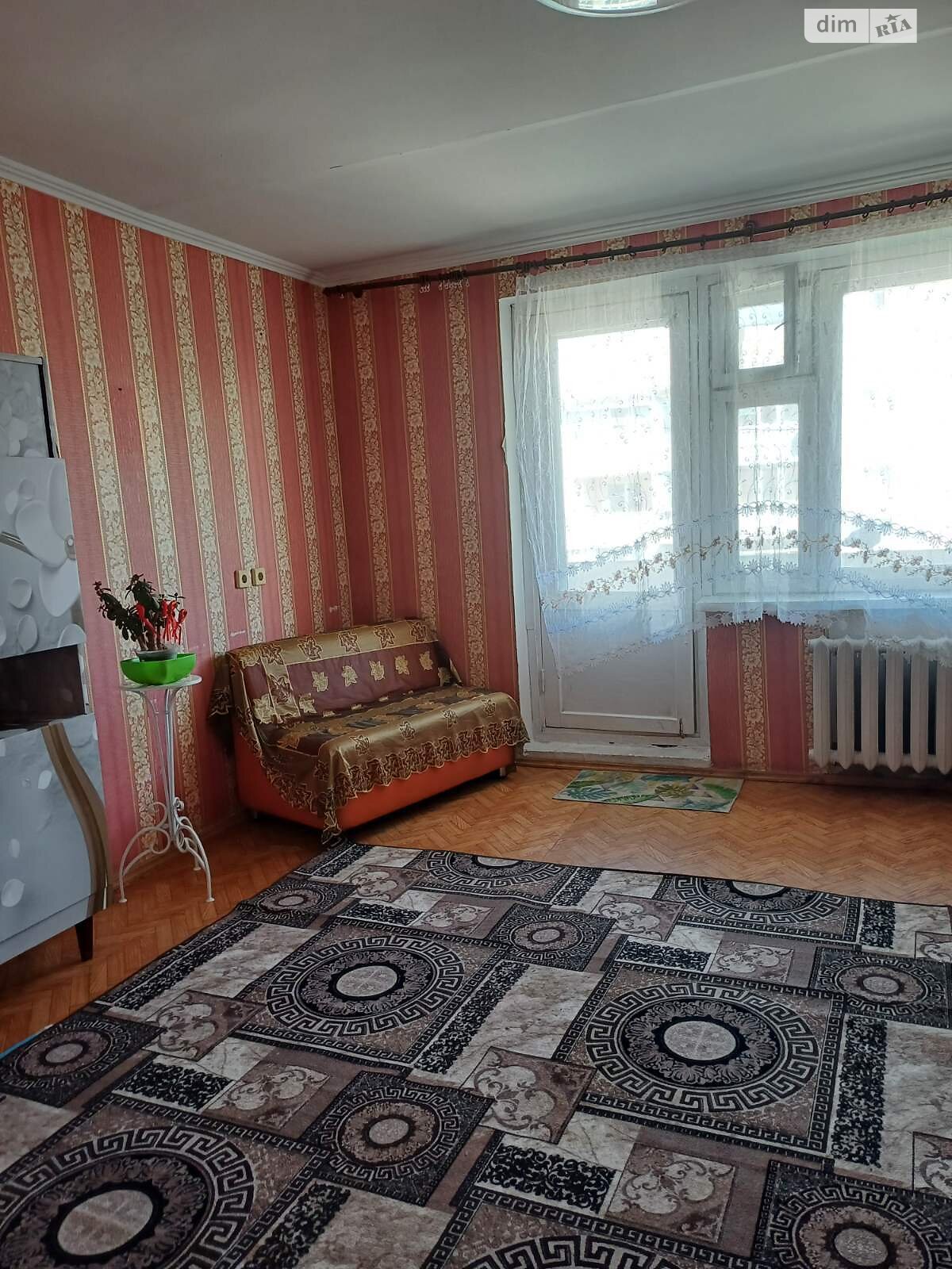 3-Room Apartment on Vysotskogo Street with Full Amenities and Gas