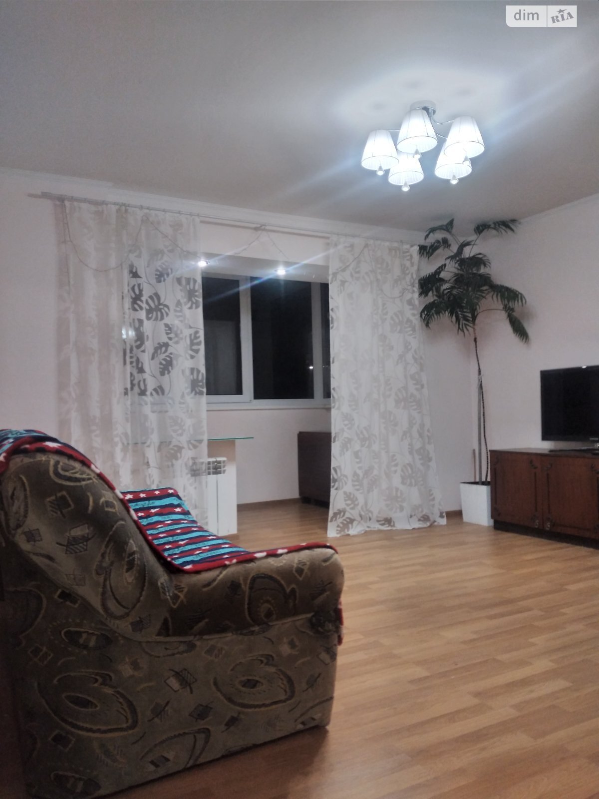 Comfortable 1-Room Apartment with Full Amenities on Simirenko Street