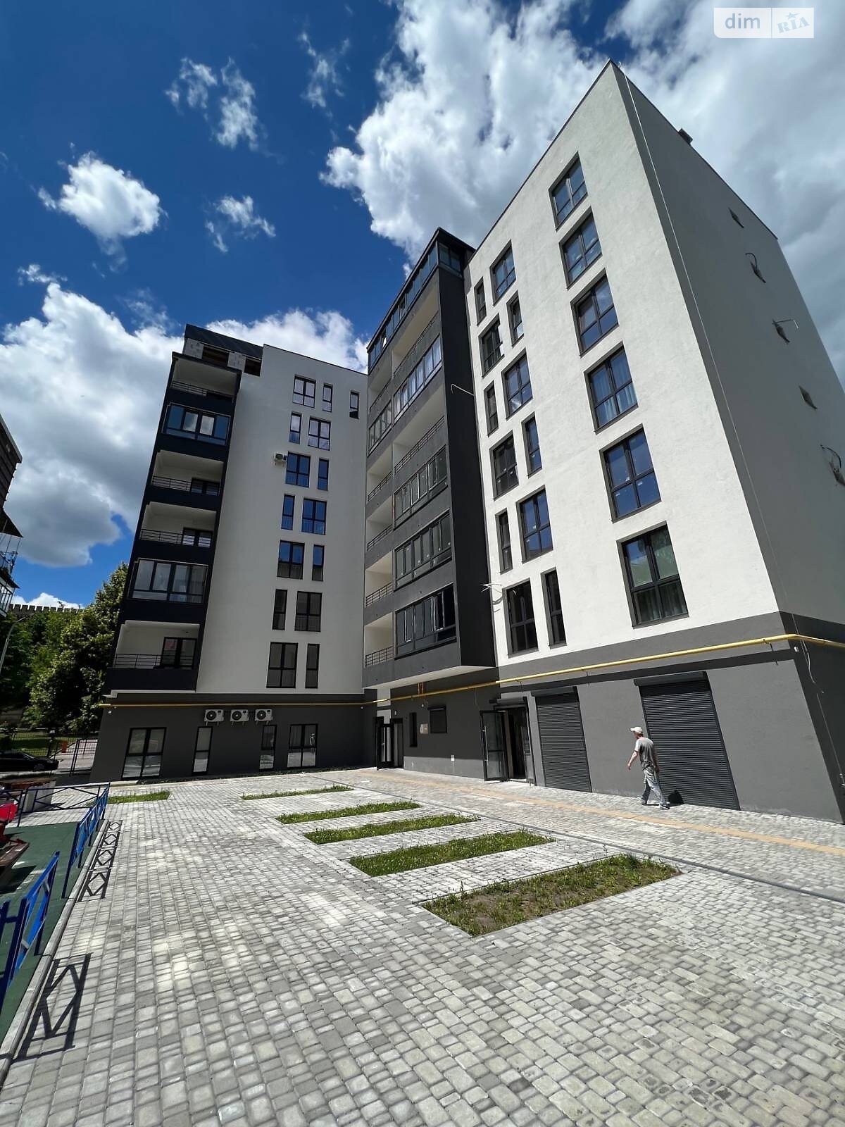 Modern Apartment in Central Location with Premium Amenities