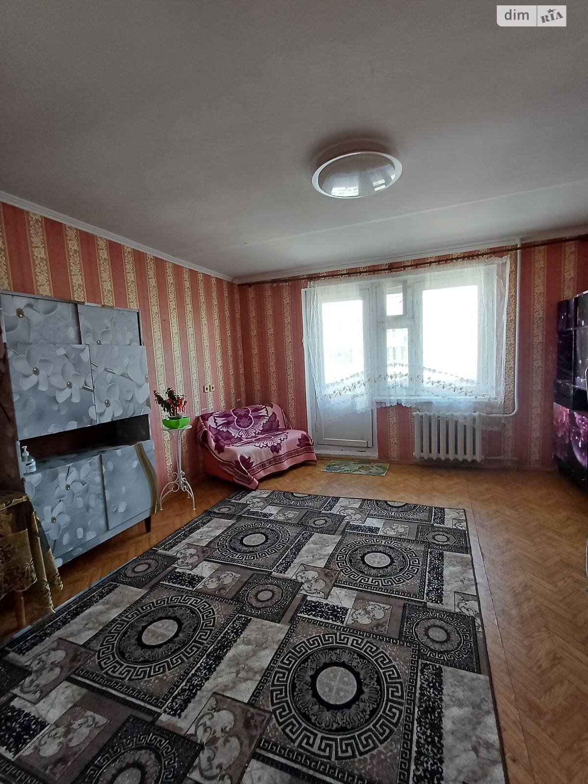 3-Room Apartment on Vysotskogo Street with Full Amenities and Gas