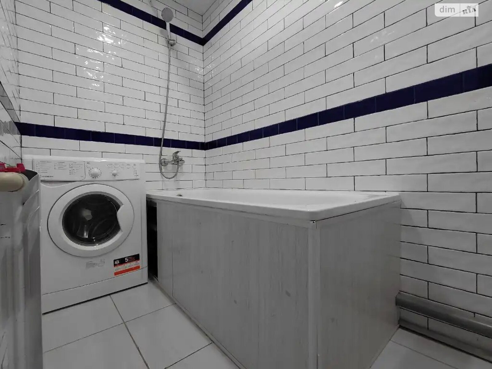 2-Room Apartment on Voskresenska Street