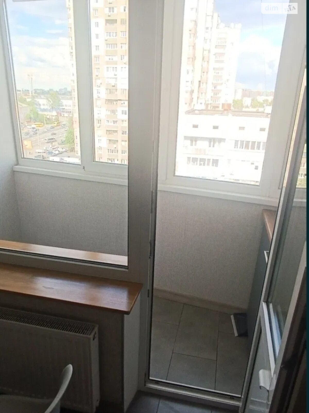 Spacious Sunny Apartment Near Dnipro Metro, Close to City Center