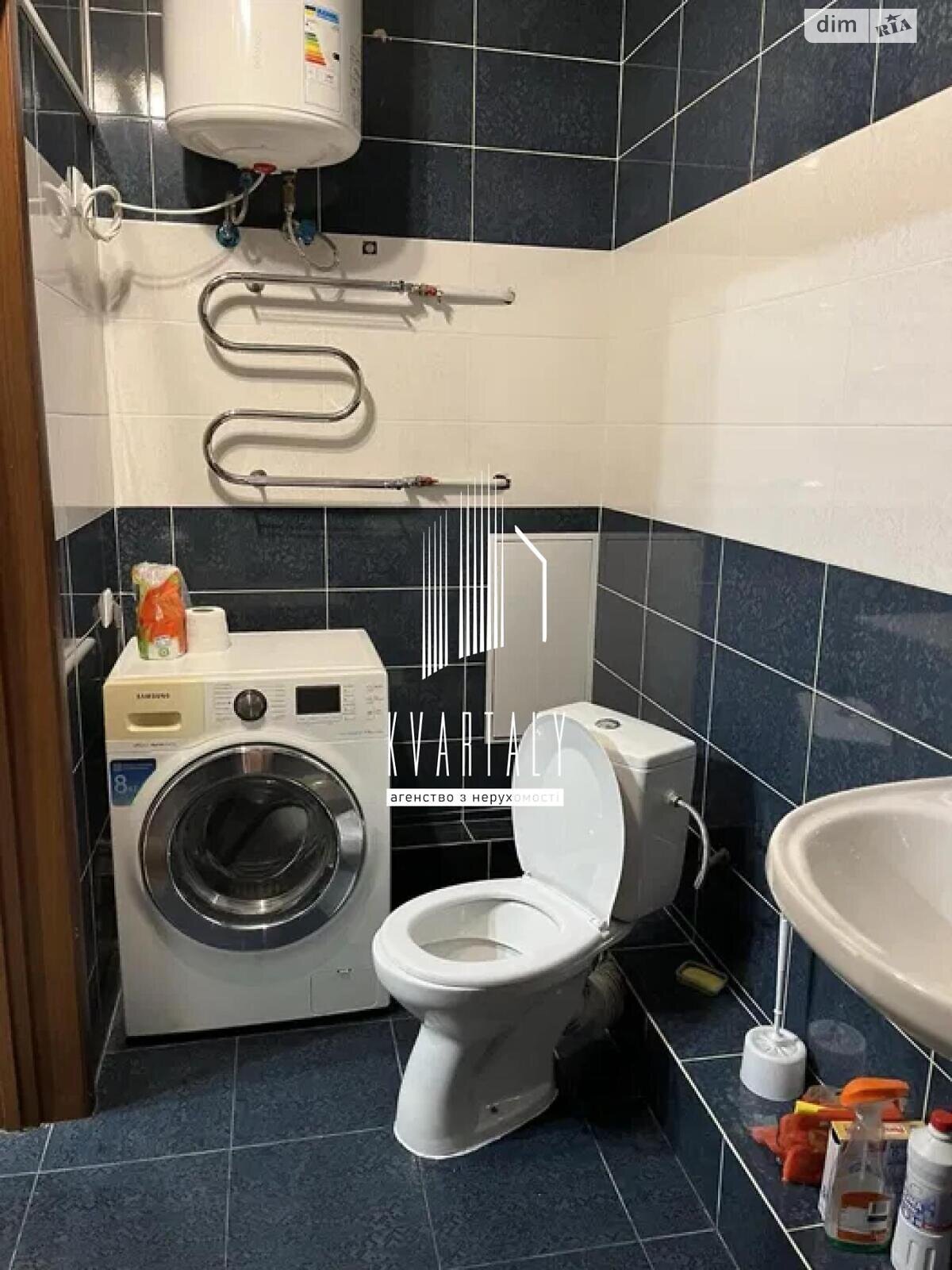 Spacious 1-bedroom apartment on Urlova Street, 24th floor