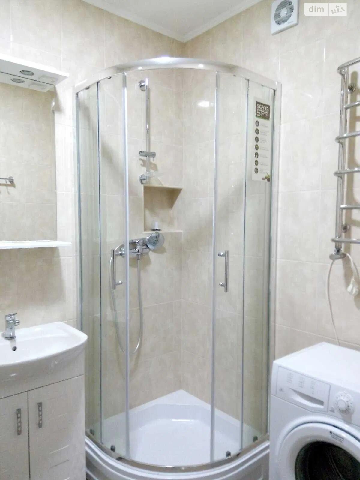 Spacious 1-Bedroom Apartment near Victoria Gardens