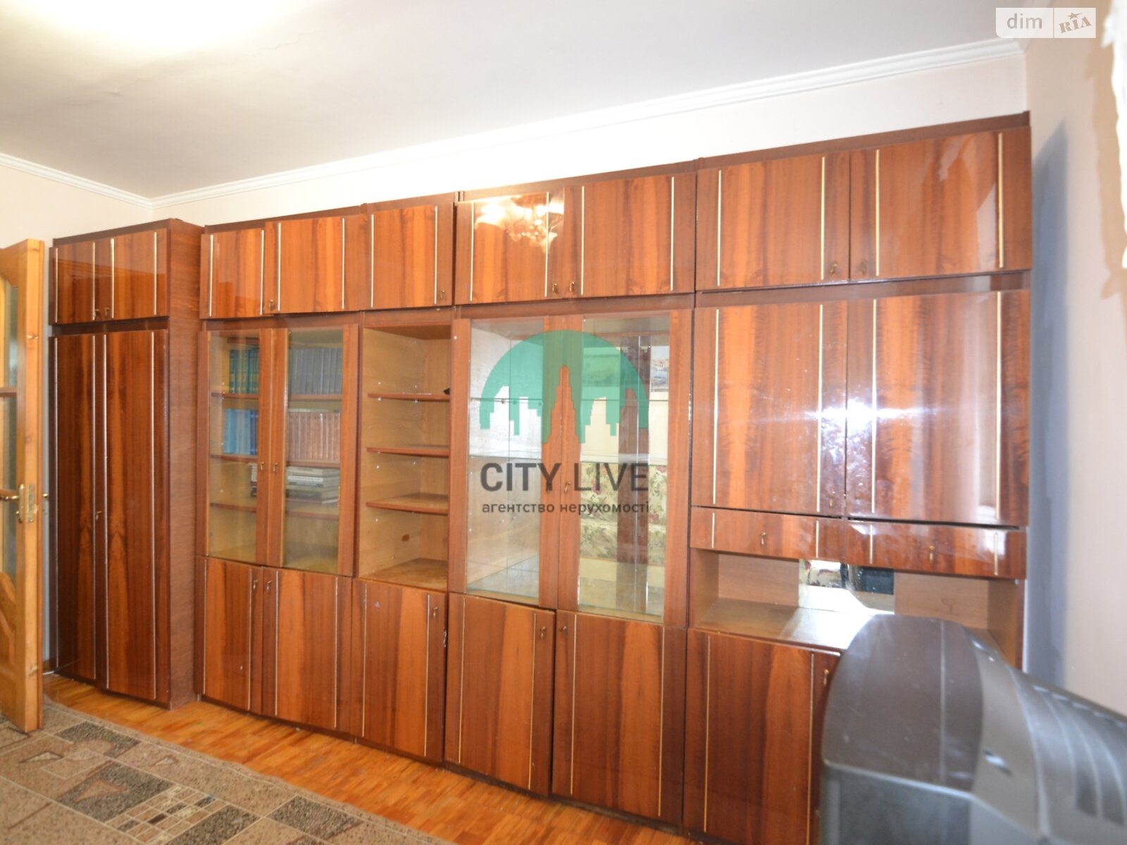 2-Room Apartment on Dovzhenko Street with Individual Heating