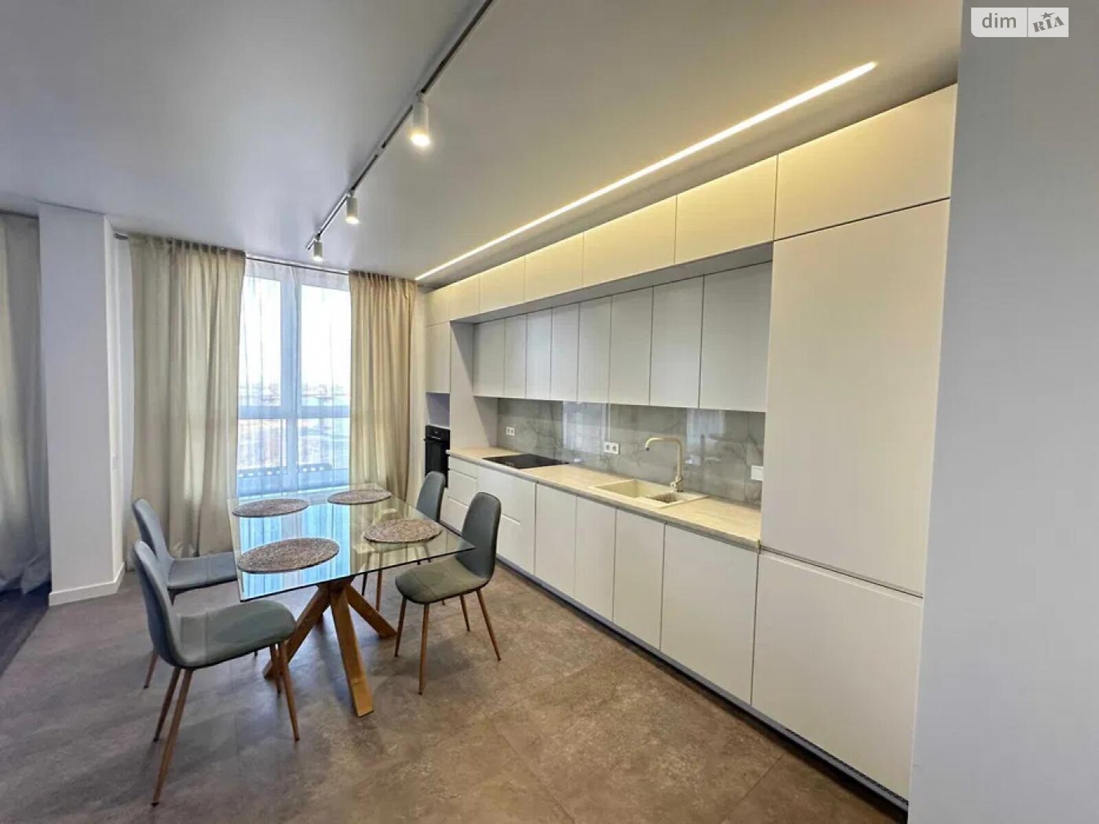 3-bedroom apartment in DOCK 32 residential complex with Dnieper view
