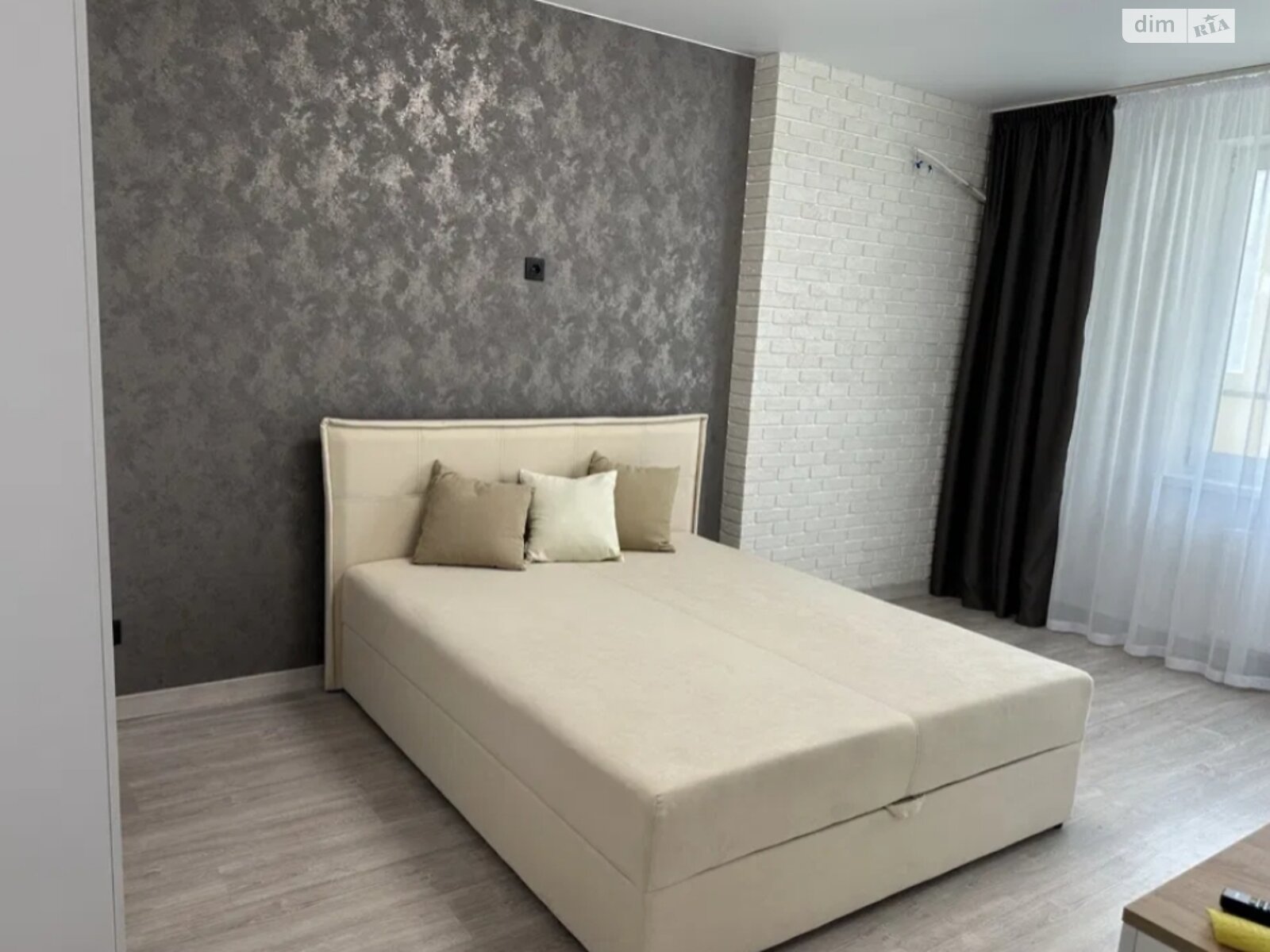 Spacious Sunny Apartment on Right Bank of Dnipro