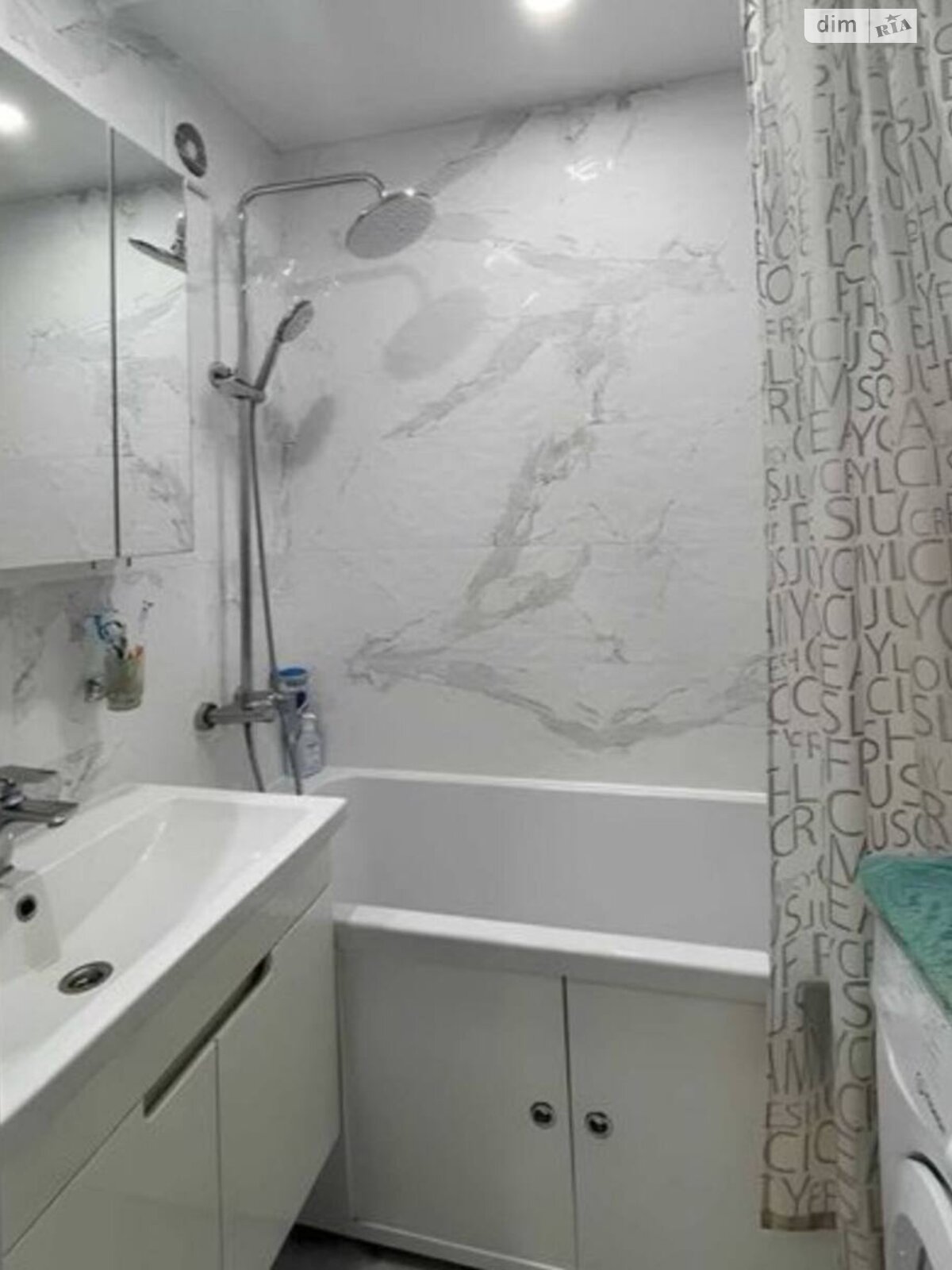3-Room Apartment in City Center with Central Heating
