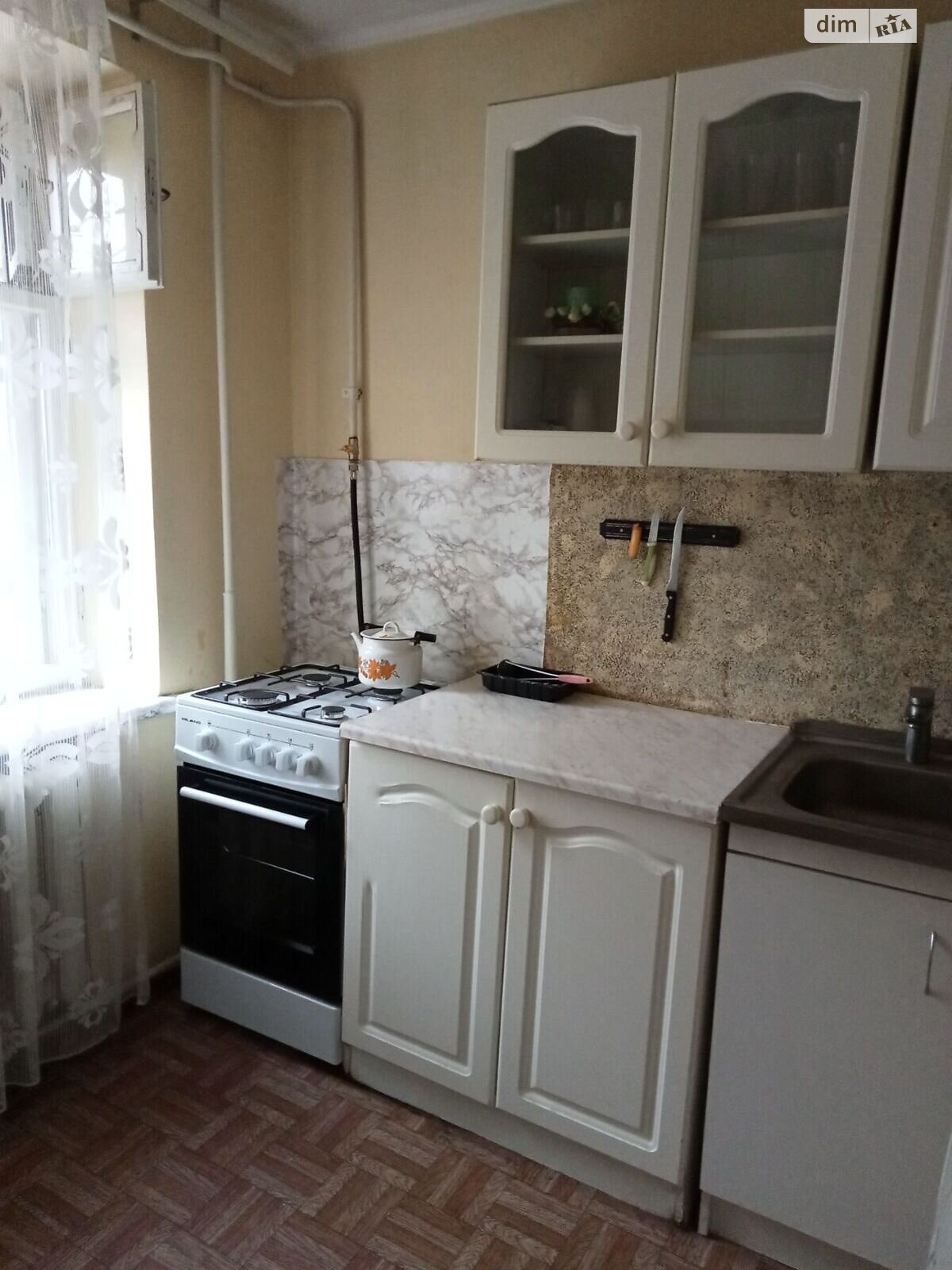 1-Room Apartment near Boryspilska Metro, Renovated
