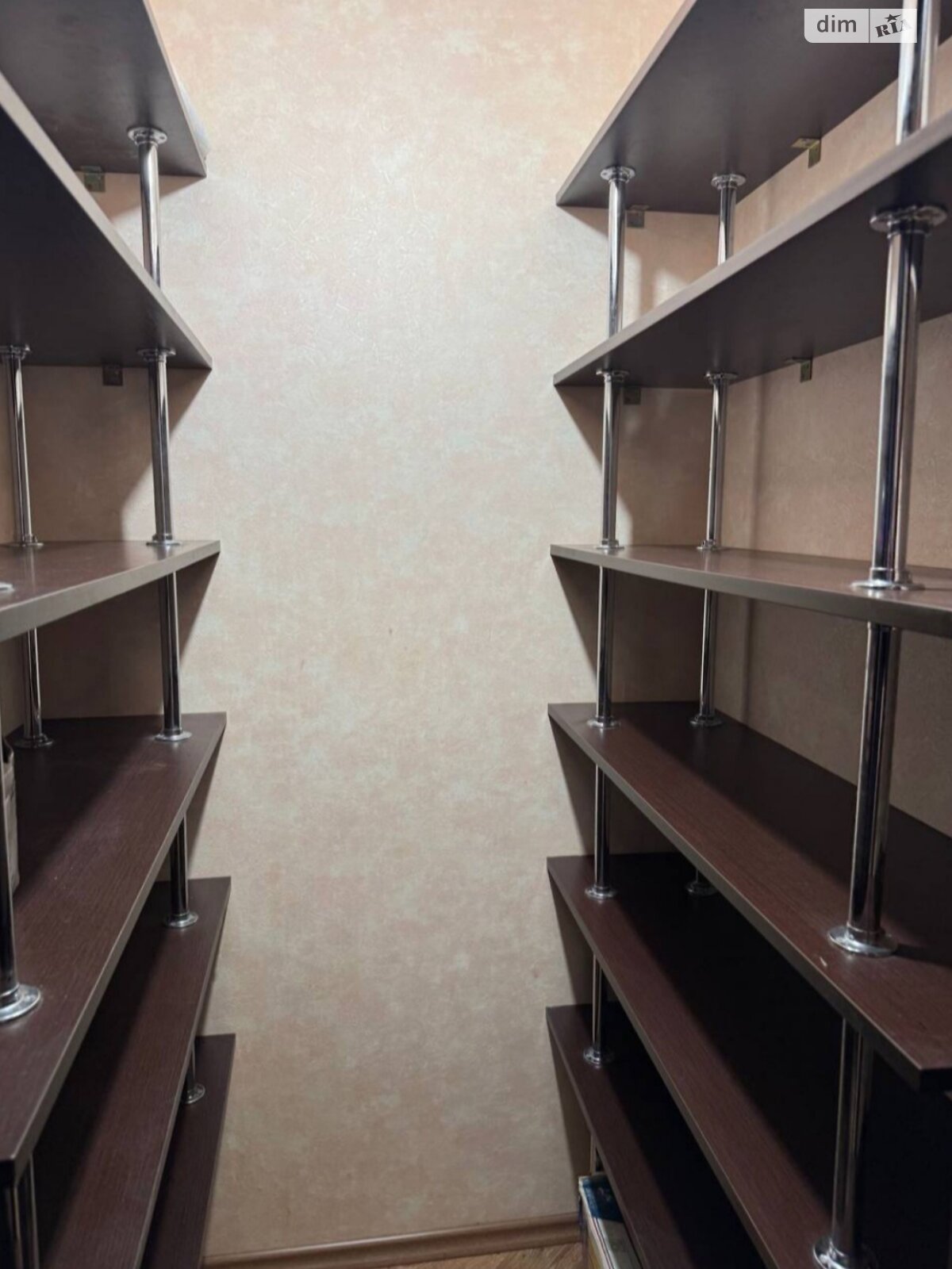 Comfortable Two-Bedroom Apartment with Separate Rooms and Balcony