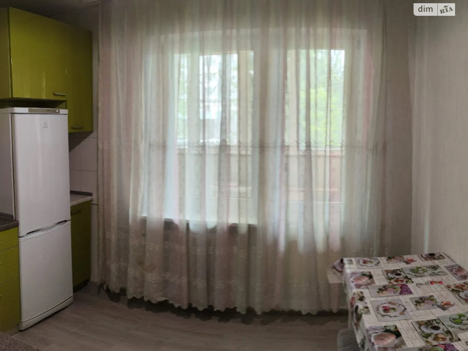 Bright and spacious apartment with basic renovation, first floor