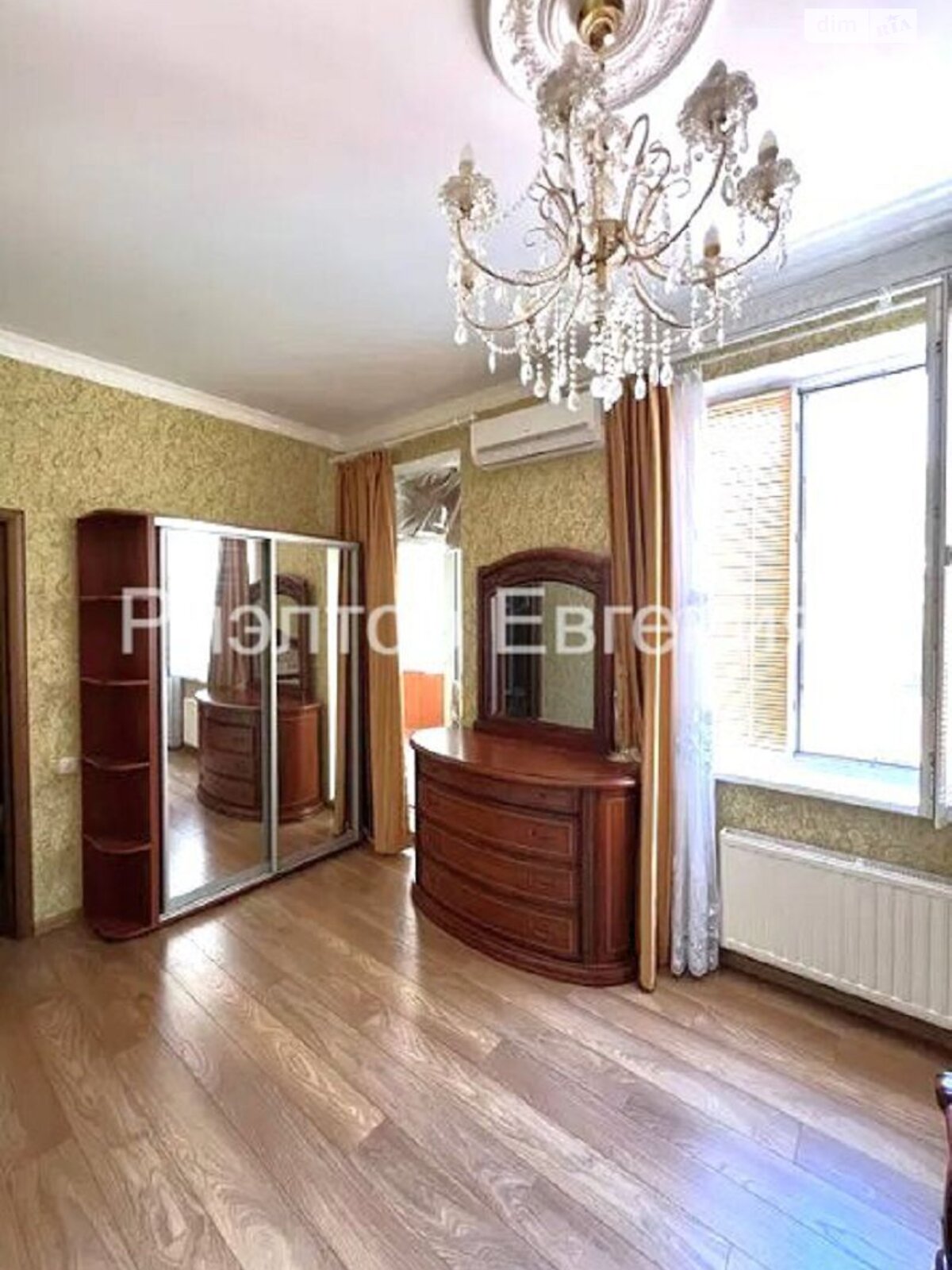 3-Room Apartment in Shevchenko Park Center, 5th Floor