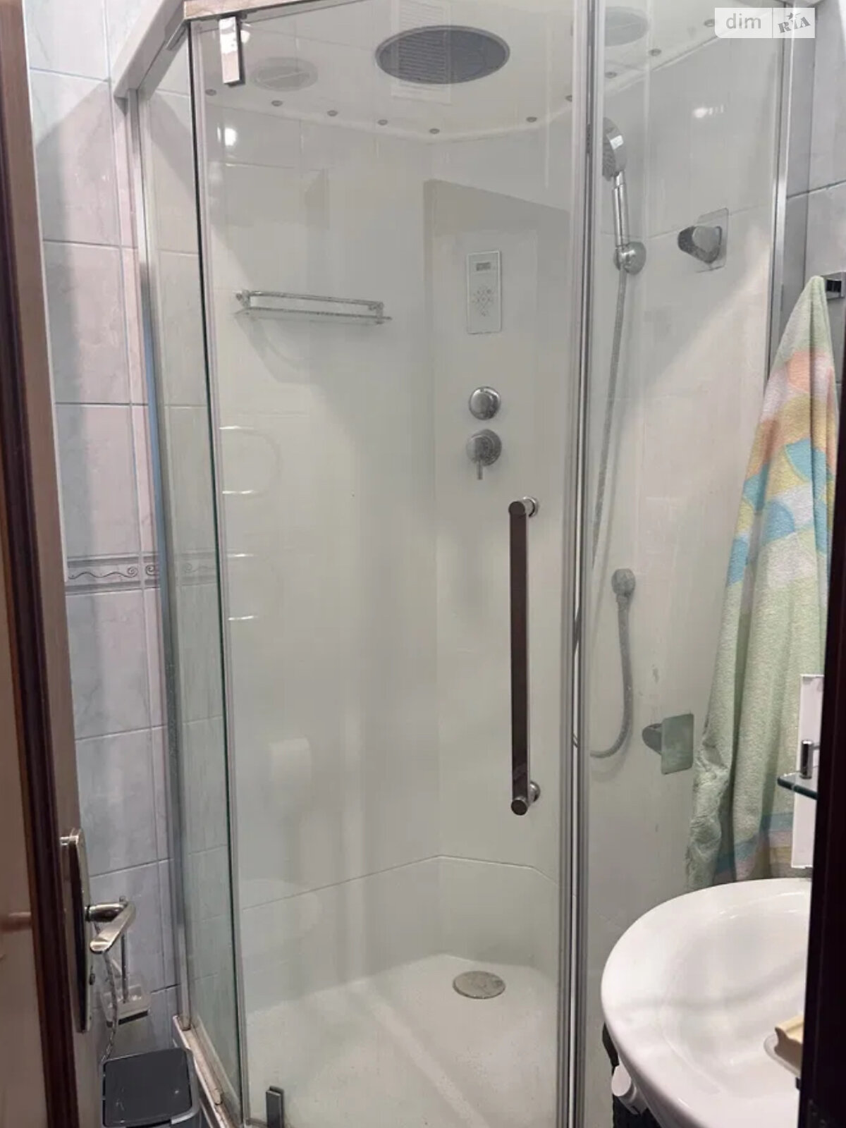 One-bedroom studio apartment on second floor with modern amenities