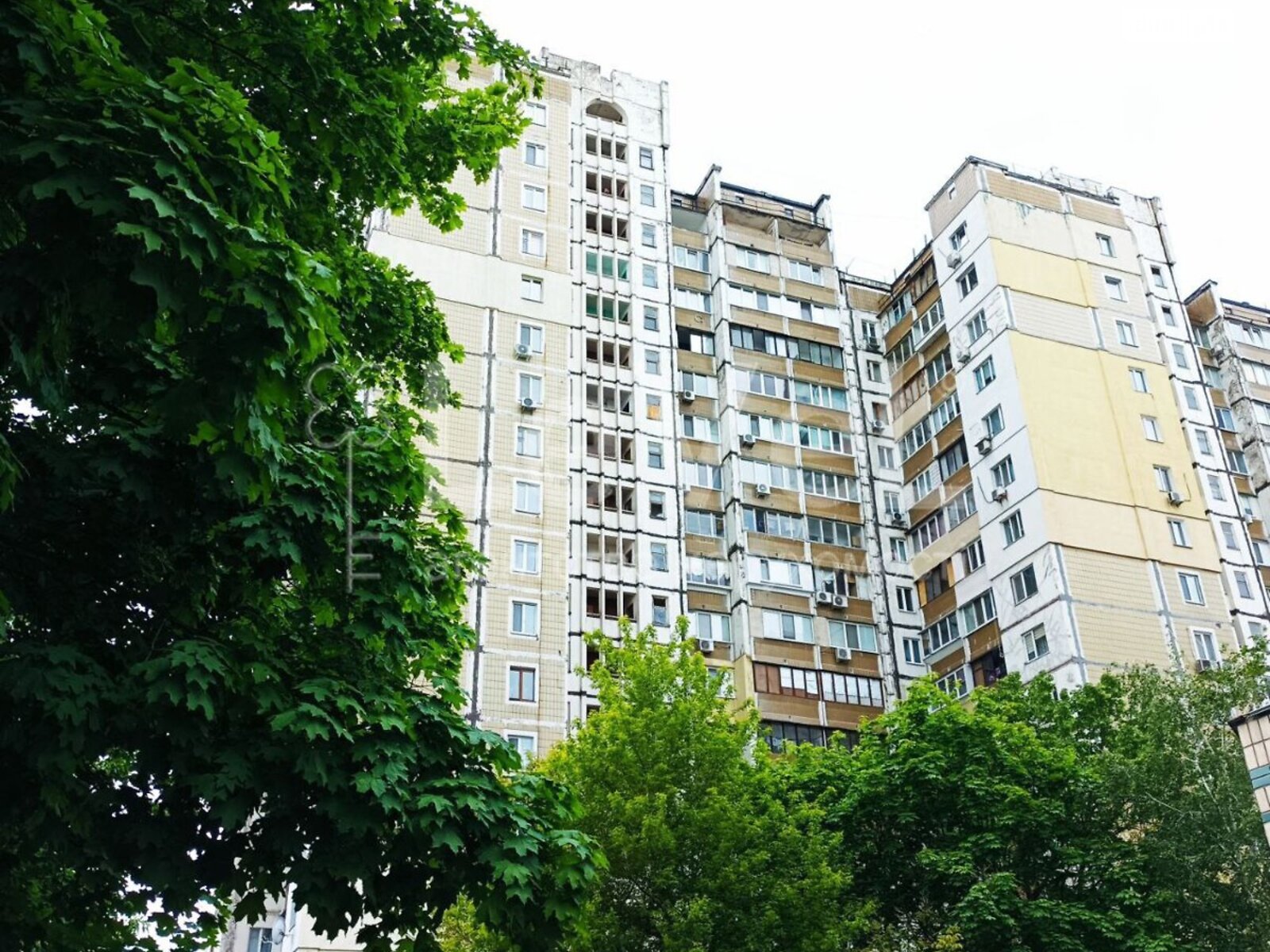 Spacious Two-Room Apartment on Akademika Efremova Street in Belechi