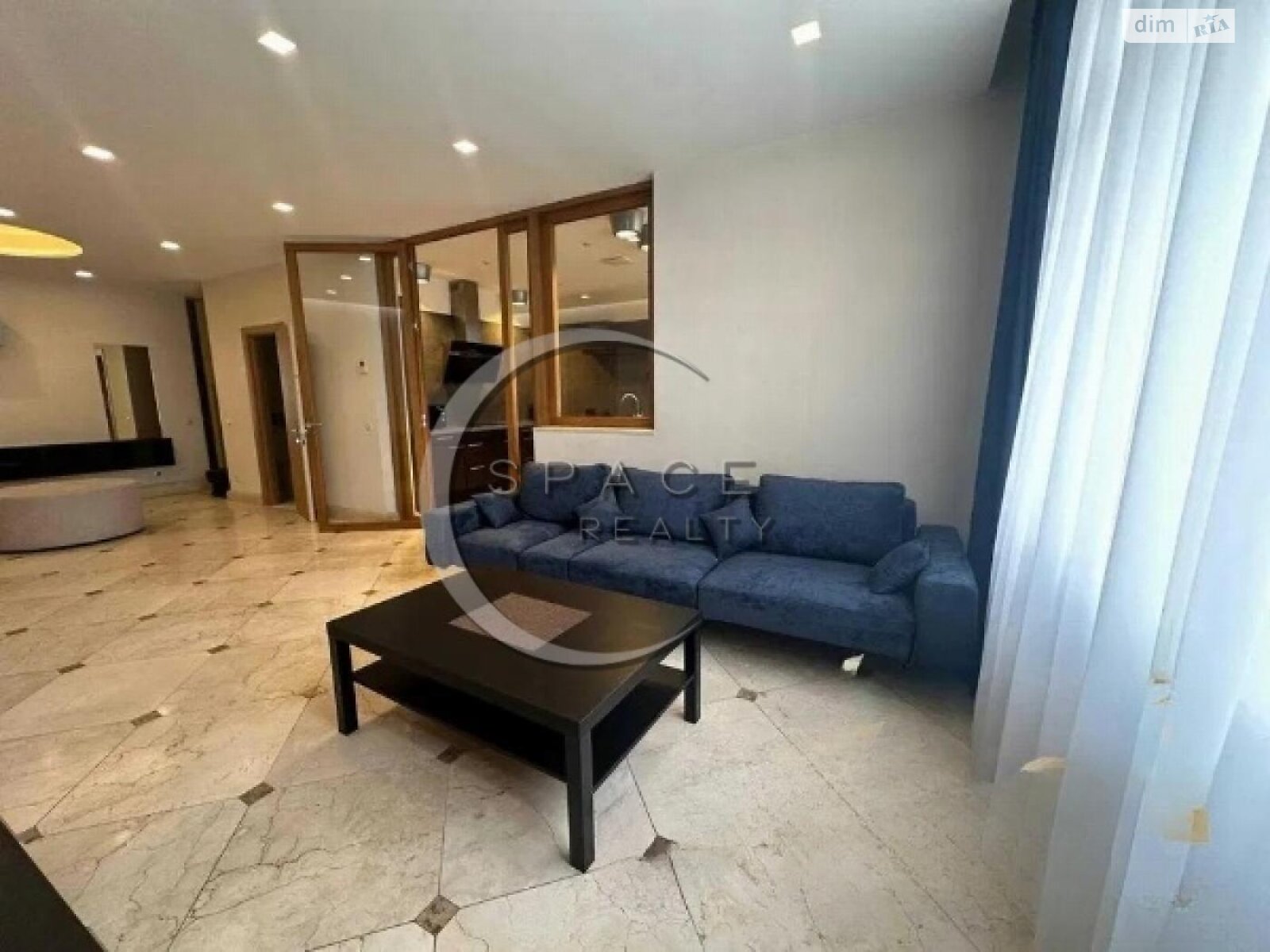 Spacious 3-bedroom apartment in Novopecherskie Lipki residential complex